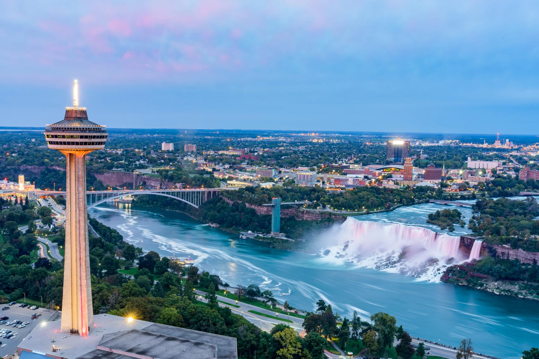 13_NiagaraFalls101__WhereShouldIEat_shutterstock_1310449990