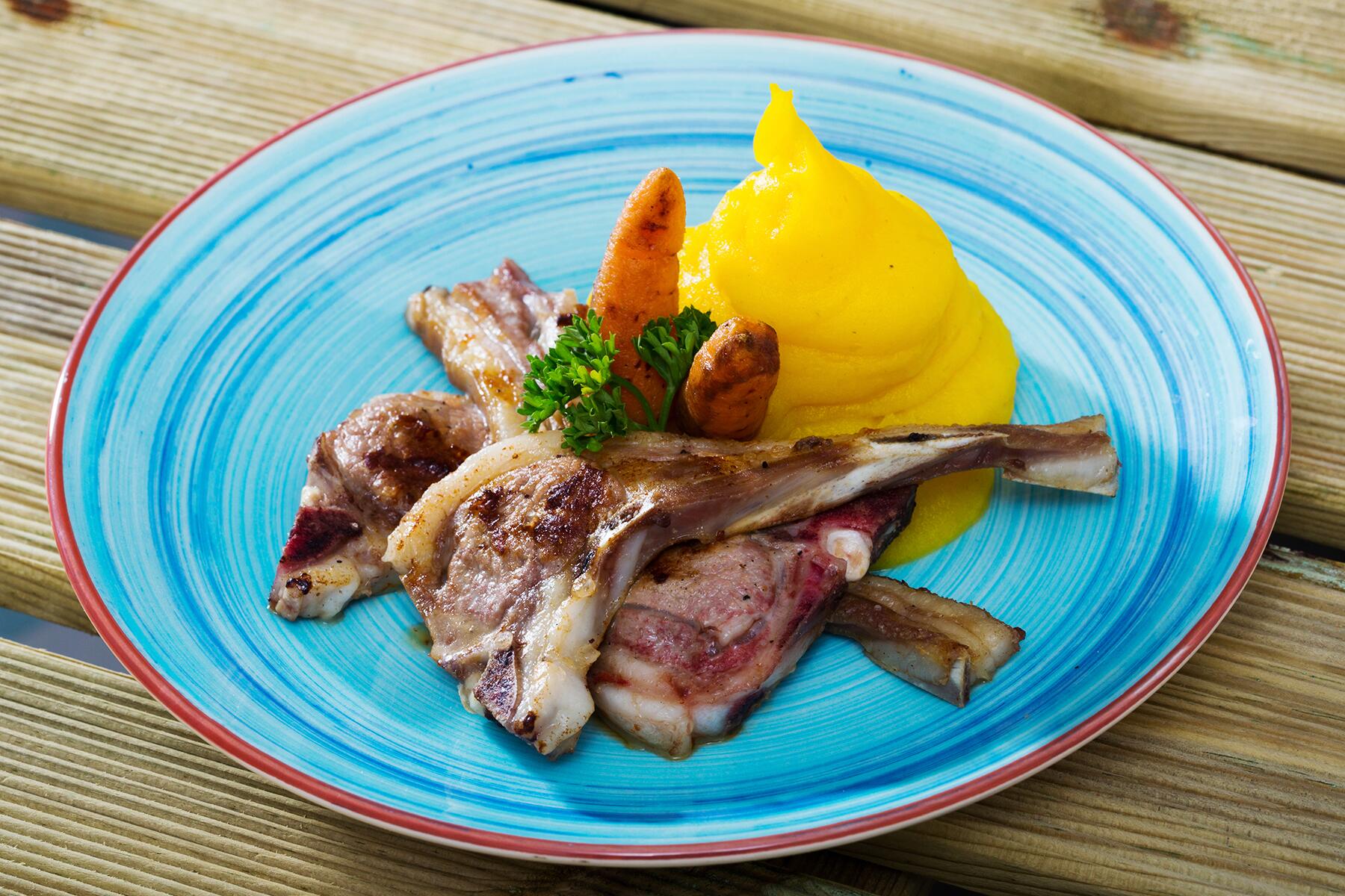 14_15ThingstoEatandDrinkNorway__Pinnekjott_iStock-1039512780