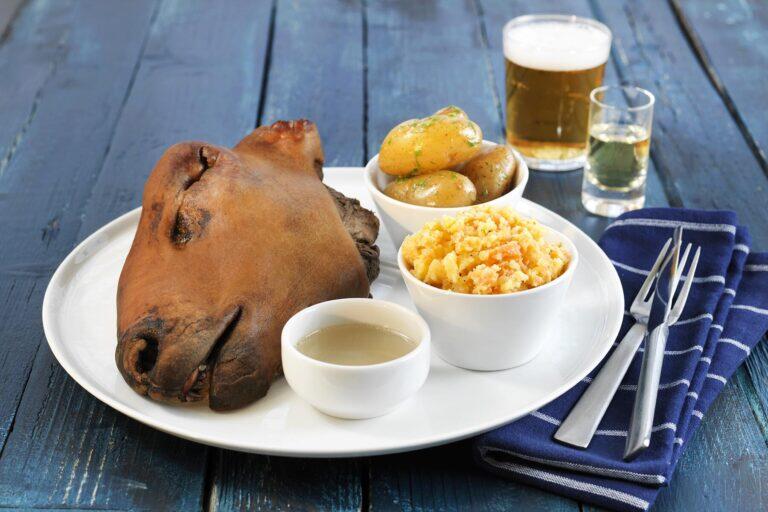 <a href='http://www.fodors.com/world/europe/norway/experiences/news/15-things-to-eat-and-drink-in-norway#'>From "15 Things to Eat and Drink in Norway: Smalahove"</a>