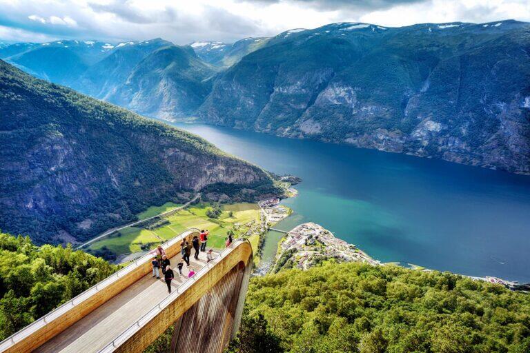 <a href='http://www.fodors.com/world/europe/norway/experiences/news/15-architectural-masterpieces-you-didnt-know-existed-in-norway#'>From "15 Architectural Masterpieces You Didn’t Know Existed in Norway"</a>