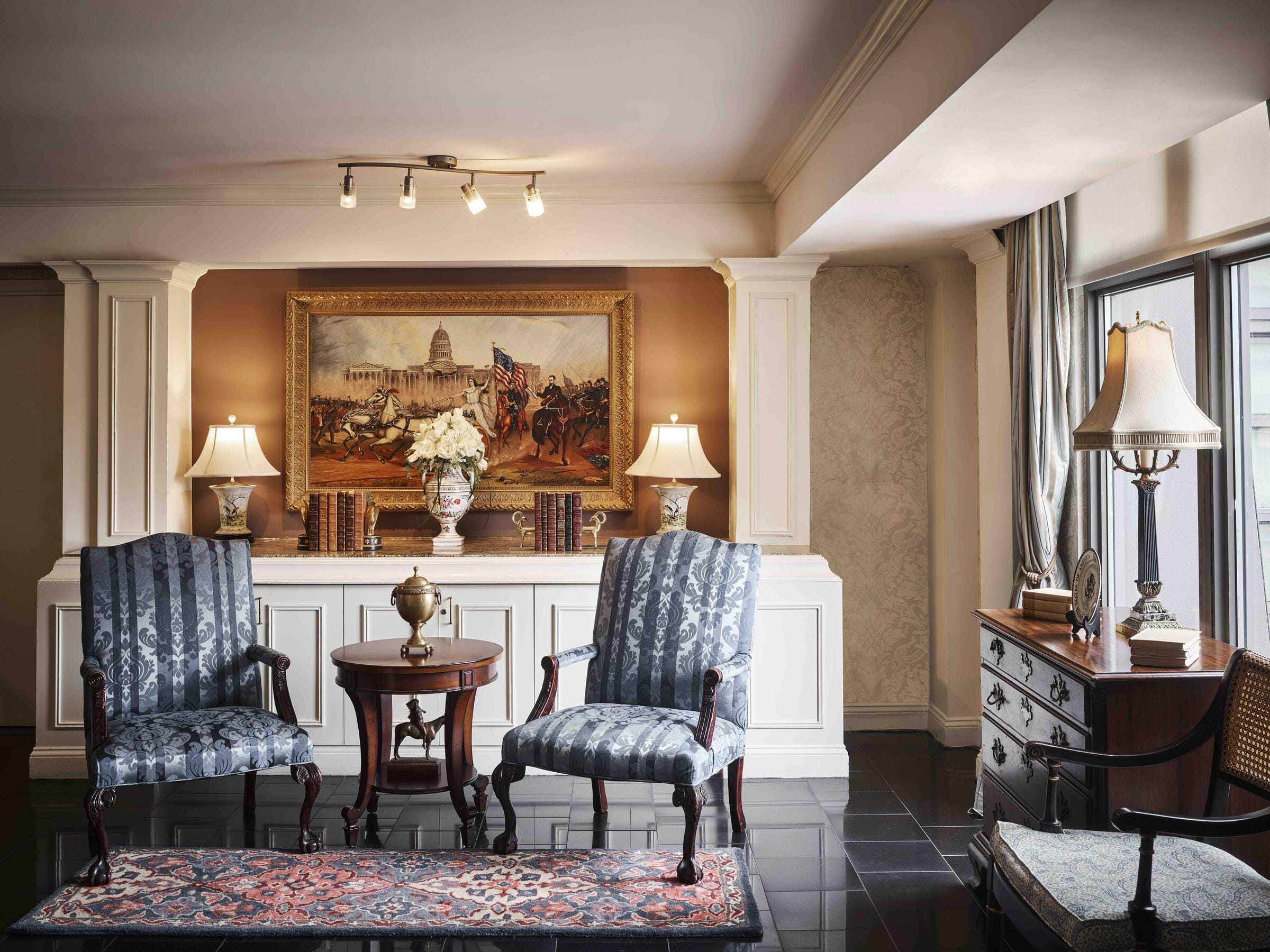 Hamilton Hotel - Selina Meyer Oval Office 3
