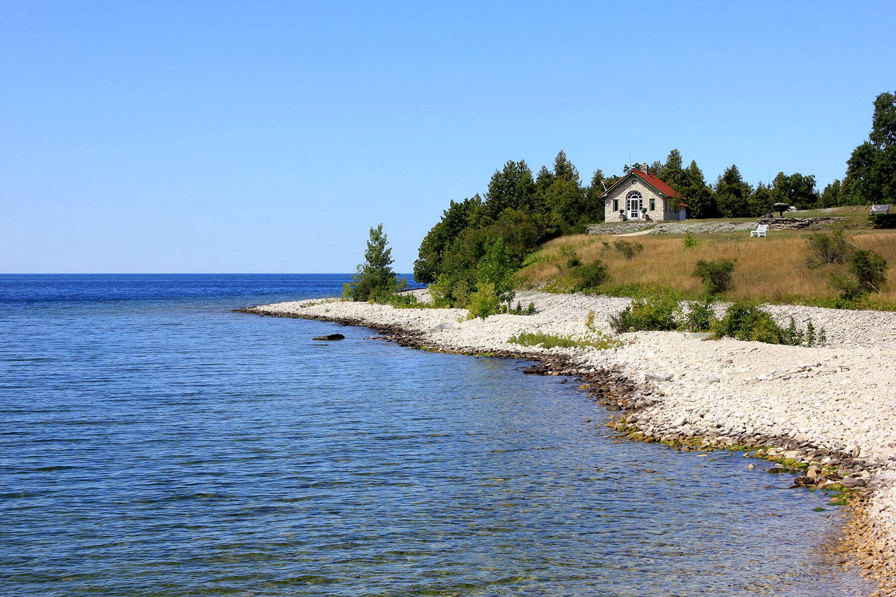 03_TinyTownswithnoCars__RockIsland_3.) wisconsin-rock-island-state-park-scenic-shoreline