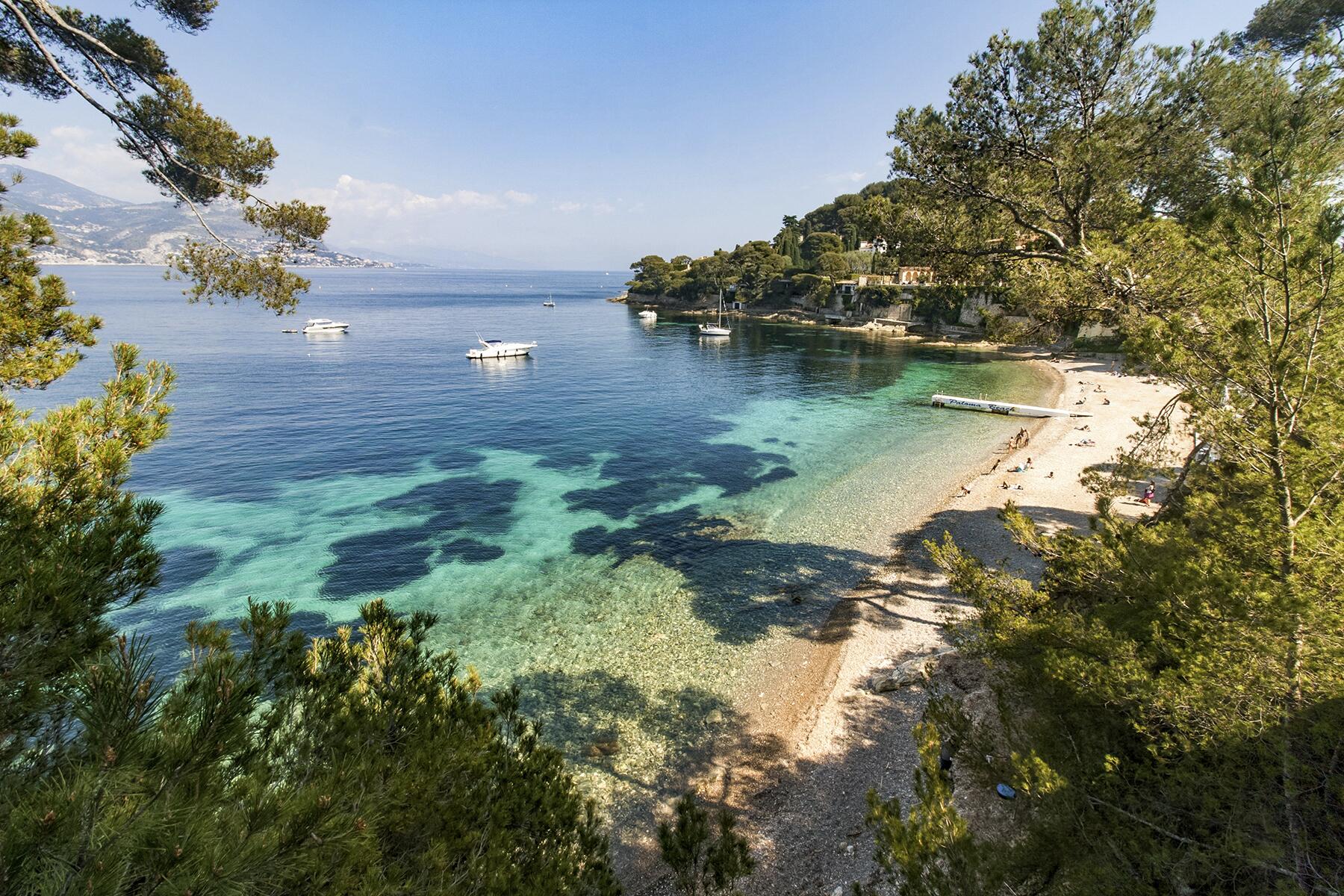 06_BestBeachesFrenchRiviera__PalomaPlage_shutterstock_680080135