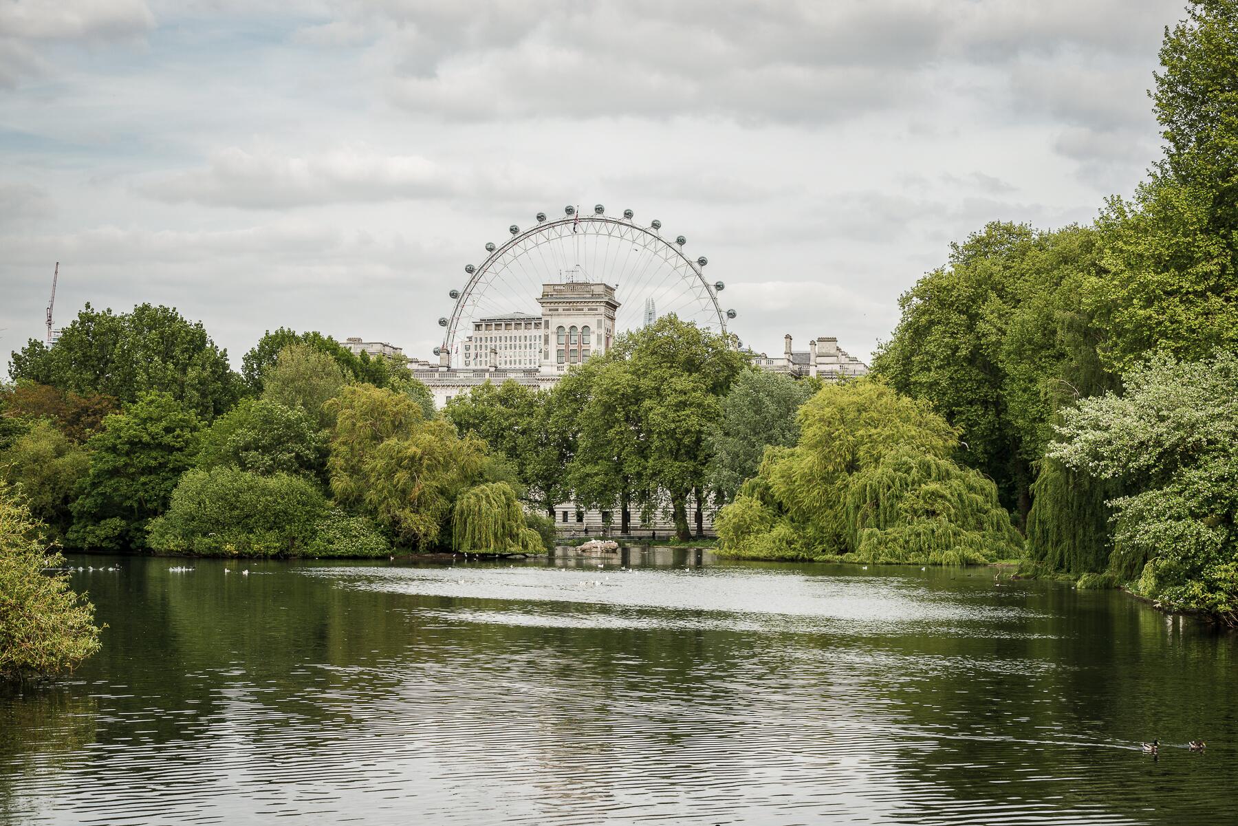 08_SpookyLondon__St.JamesPark_shutterstock_284712740