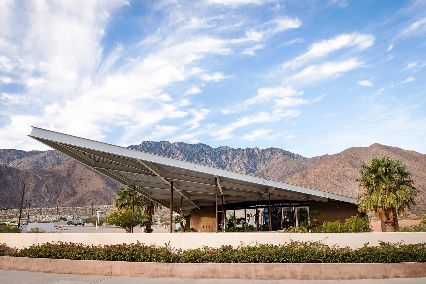 10_ModDesignPalmSprings__AerialTramwayGasStation_shutterstock_546618694