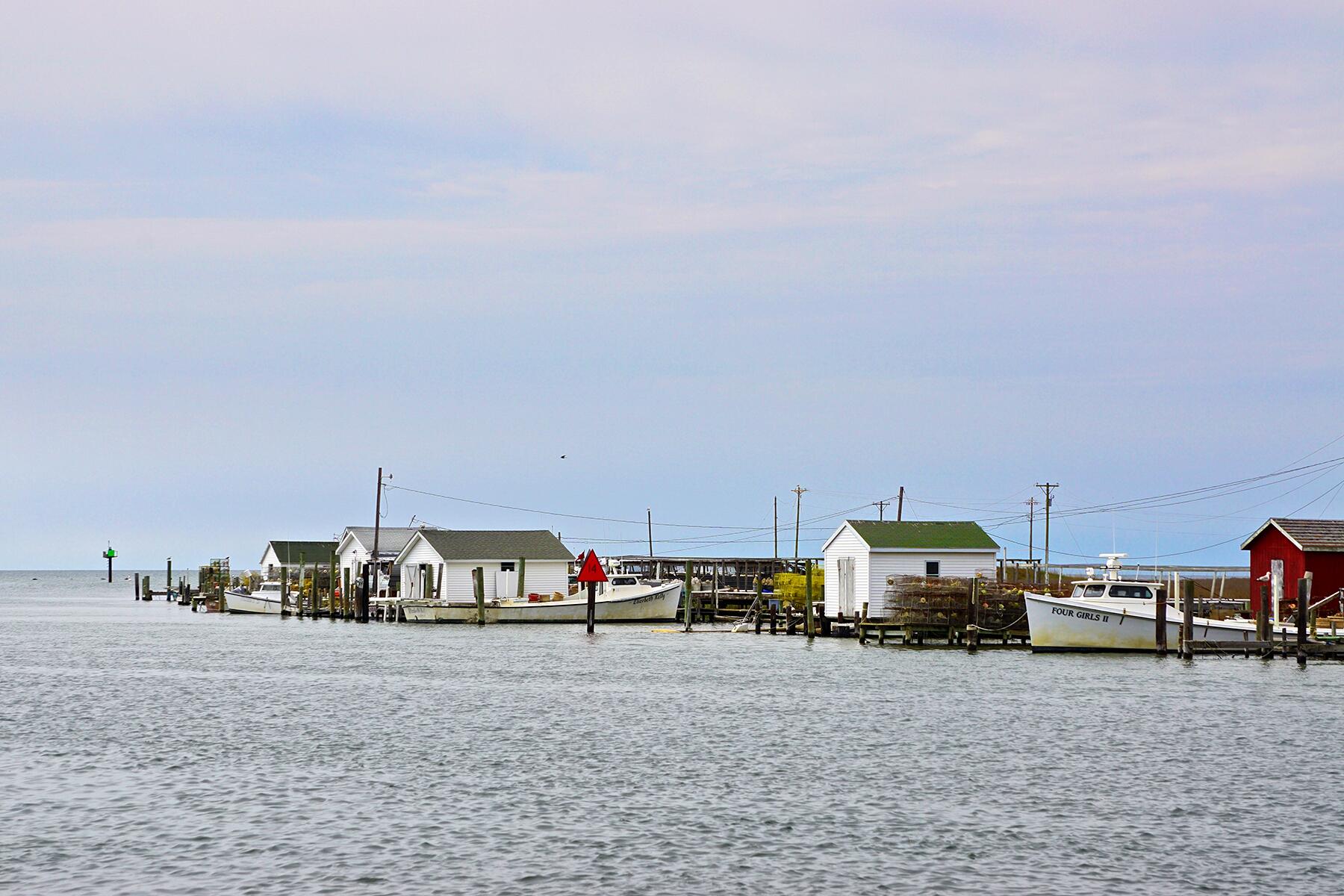 10_TinyTownswithnoCars__TangierIsland_dreamstime_xxl_168310817