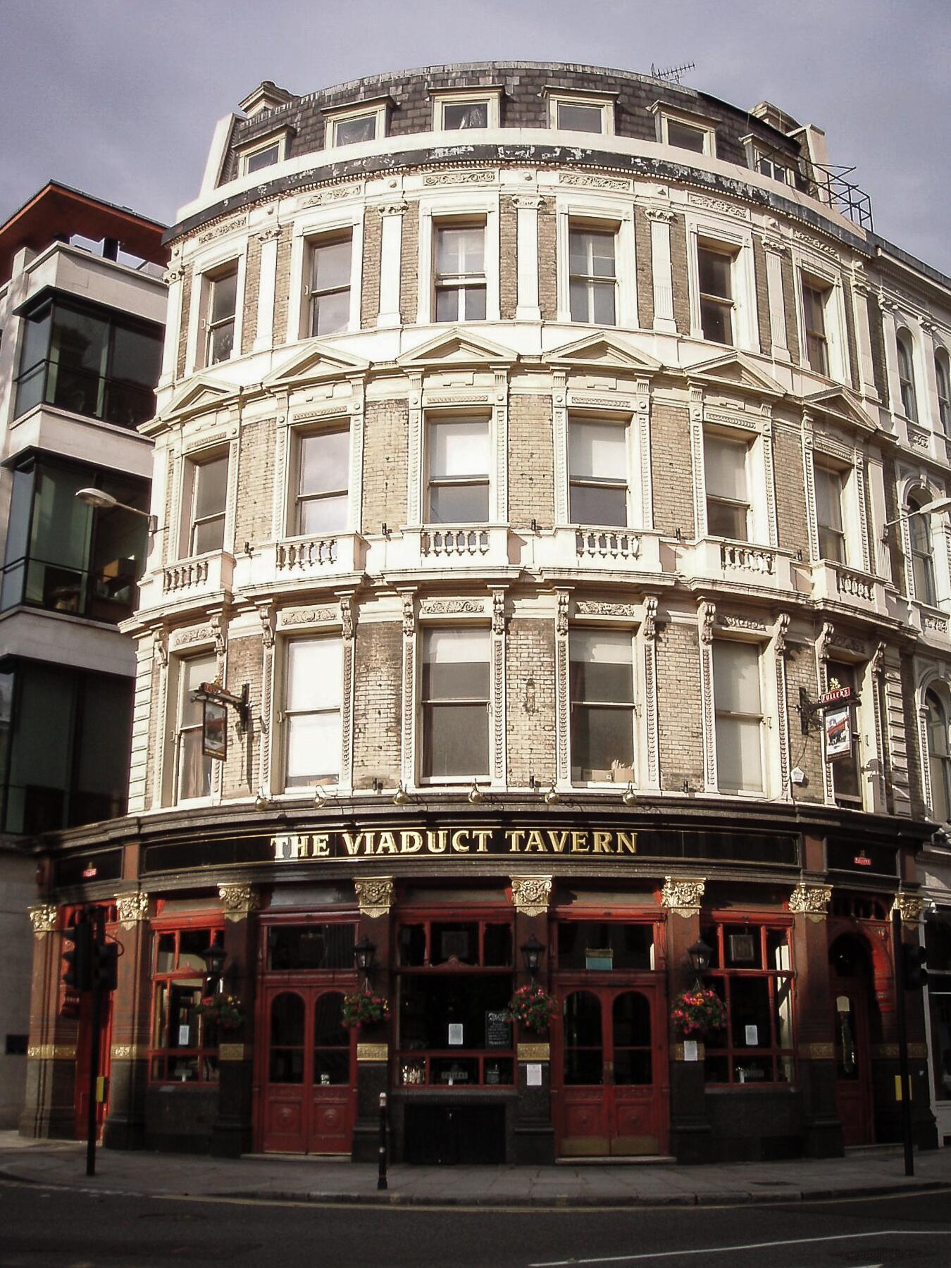 14_SpookyLondon__TheViaductTavern_14.) Viaduct_Tavern,_St_Pauls,_EC1_(2580383389)