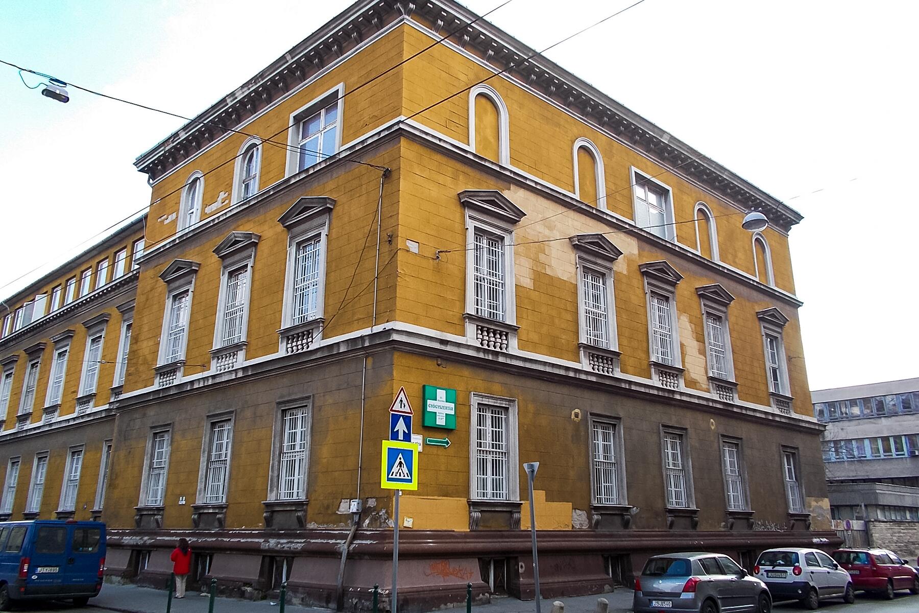 01_WorstEditorVacations__Budapest_1.) Péterfy_Hospital_Alsó_erdősor_Street_branch,_Dohány_Street,_2016_Budapest