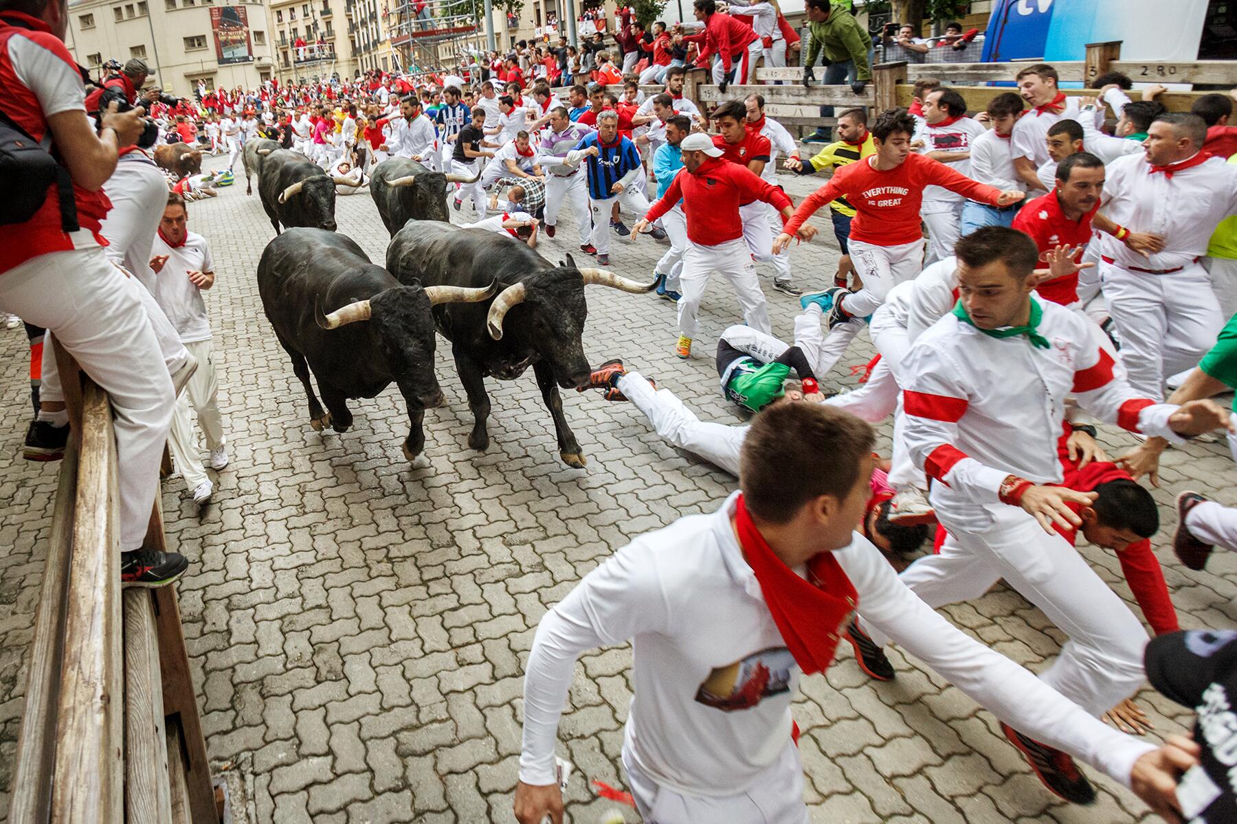 03_DangerousFestivals__RunningOfTheBulls_shutterstock_677036041