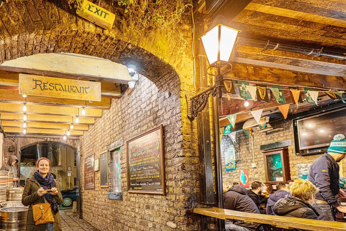 What Are the Oldest Bars in the World?