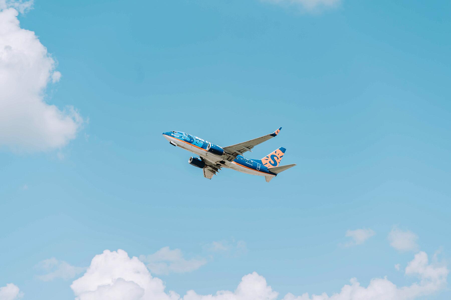 04_ResetTravelIndustry__Airlines_airplane samantha-gades-6XCDVWiI_ao-unsplash
