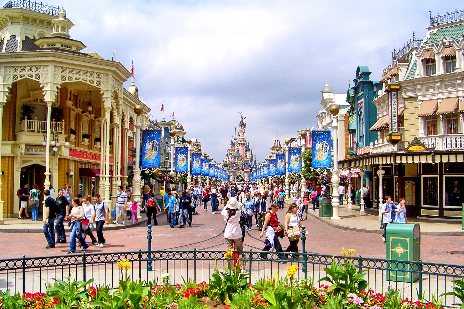 04_VirtualDisney__strolldownMainStreet_4.) 1479961830_33ac7499d8_o