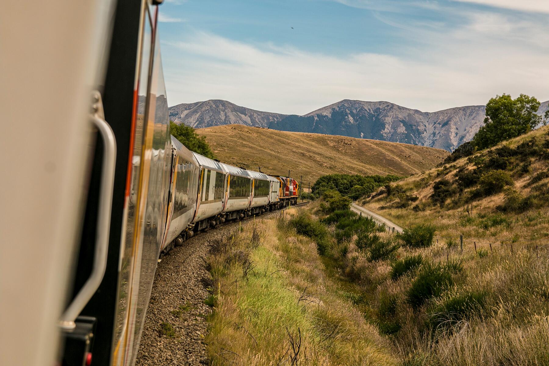 05_ResetTravelIndustry__Trains_josh-nezon-R1Zb58LmwIY-unsplash
