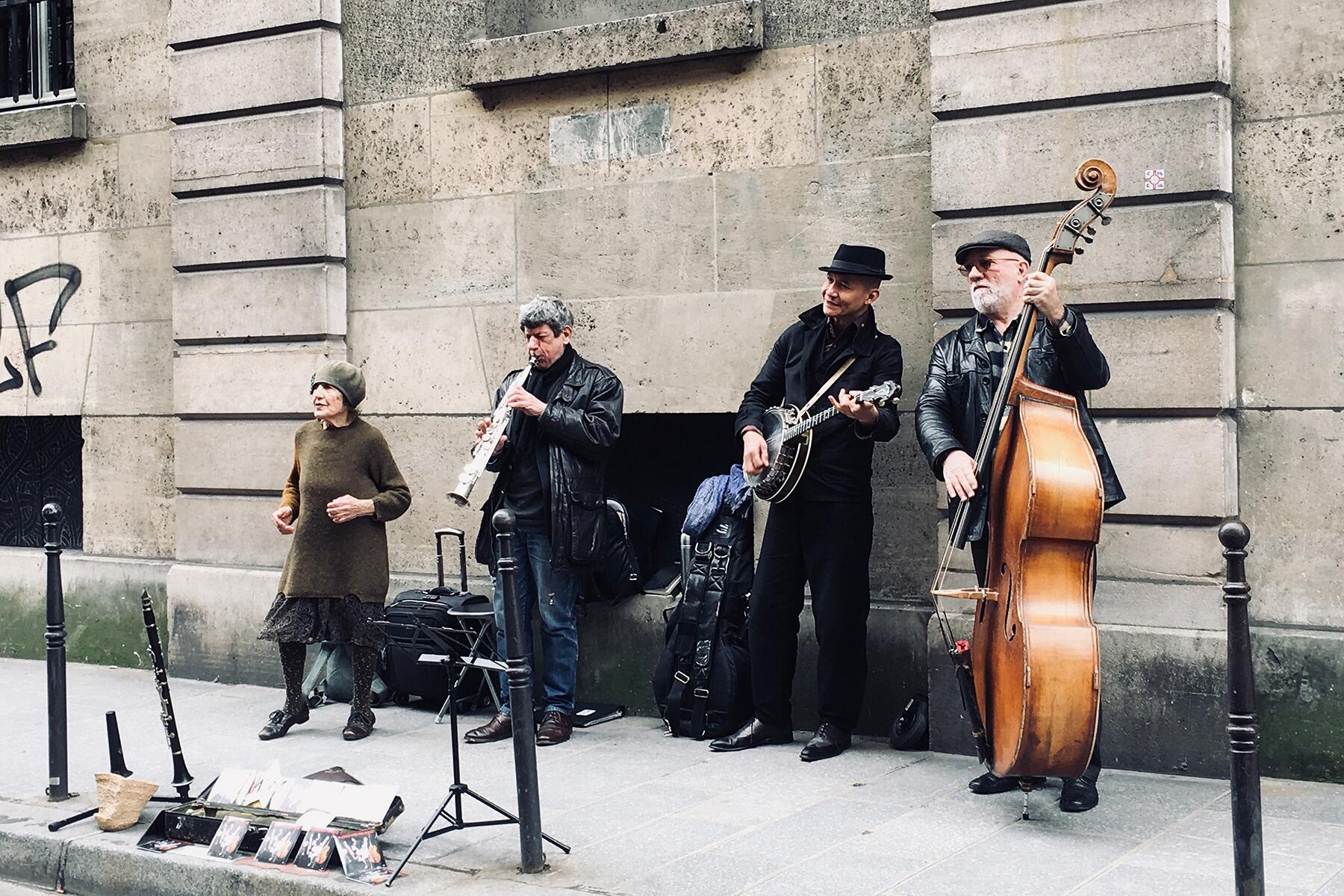 05_UltimateParisFromHome__TheMusicOfParis_5 josephine-bevan-MtRfjqCLJaU-unsplash