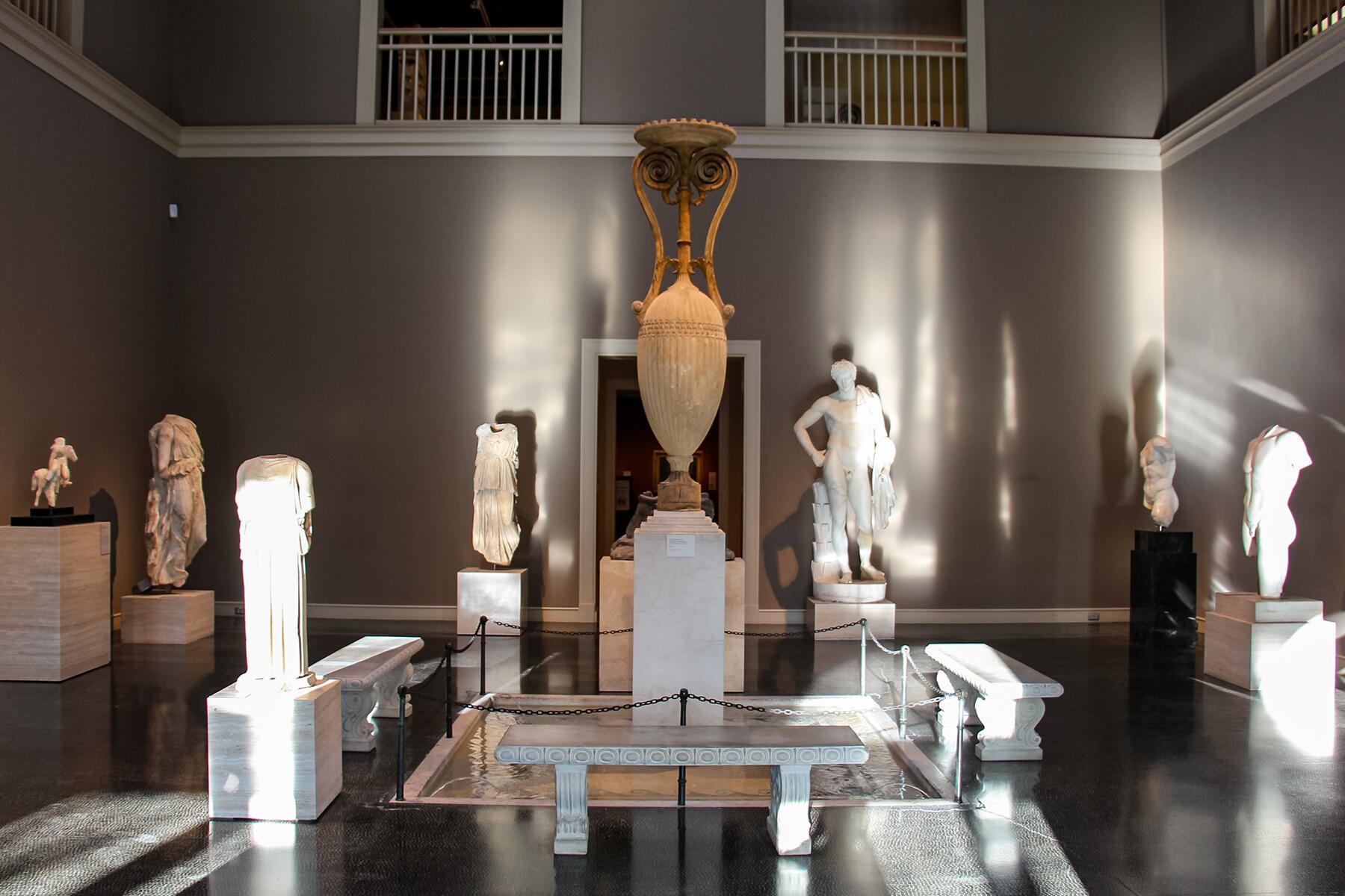 05_VirtualMuseum__SantaBarbaraMuseumofArt_5.) Santa_Barbara_Museum_of_Art_sculpture_court
