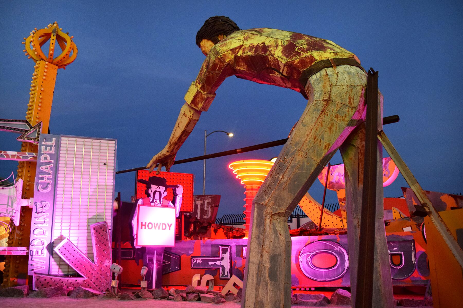 07_BizarreMuseum__NeonMusem_7.) 32682196237_64e2b9f9d2_o