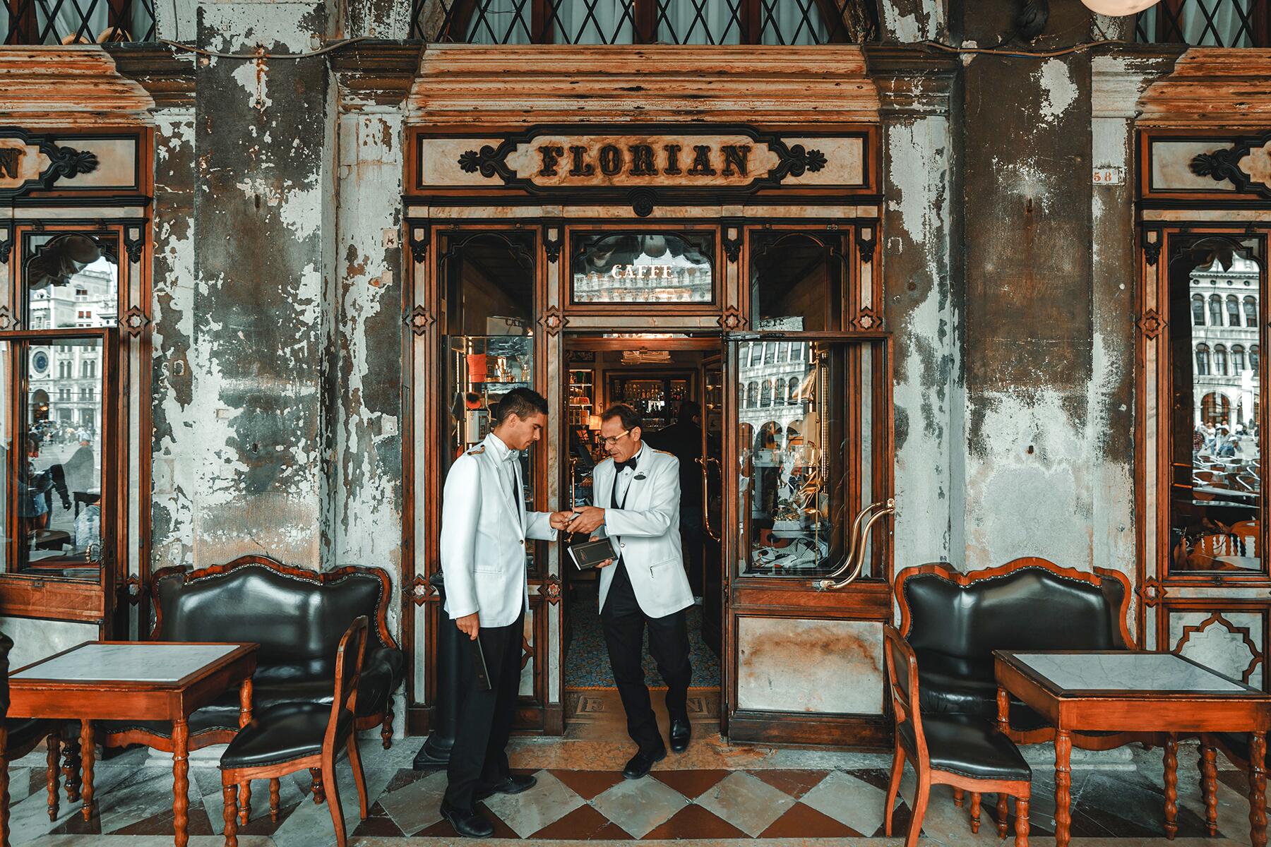 07_RestaurantSafety__Servicewillchange_7.) clay-banks-DbsU14a7ZgY-unsplash