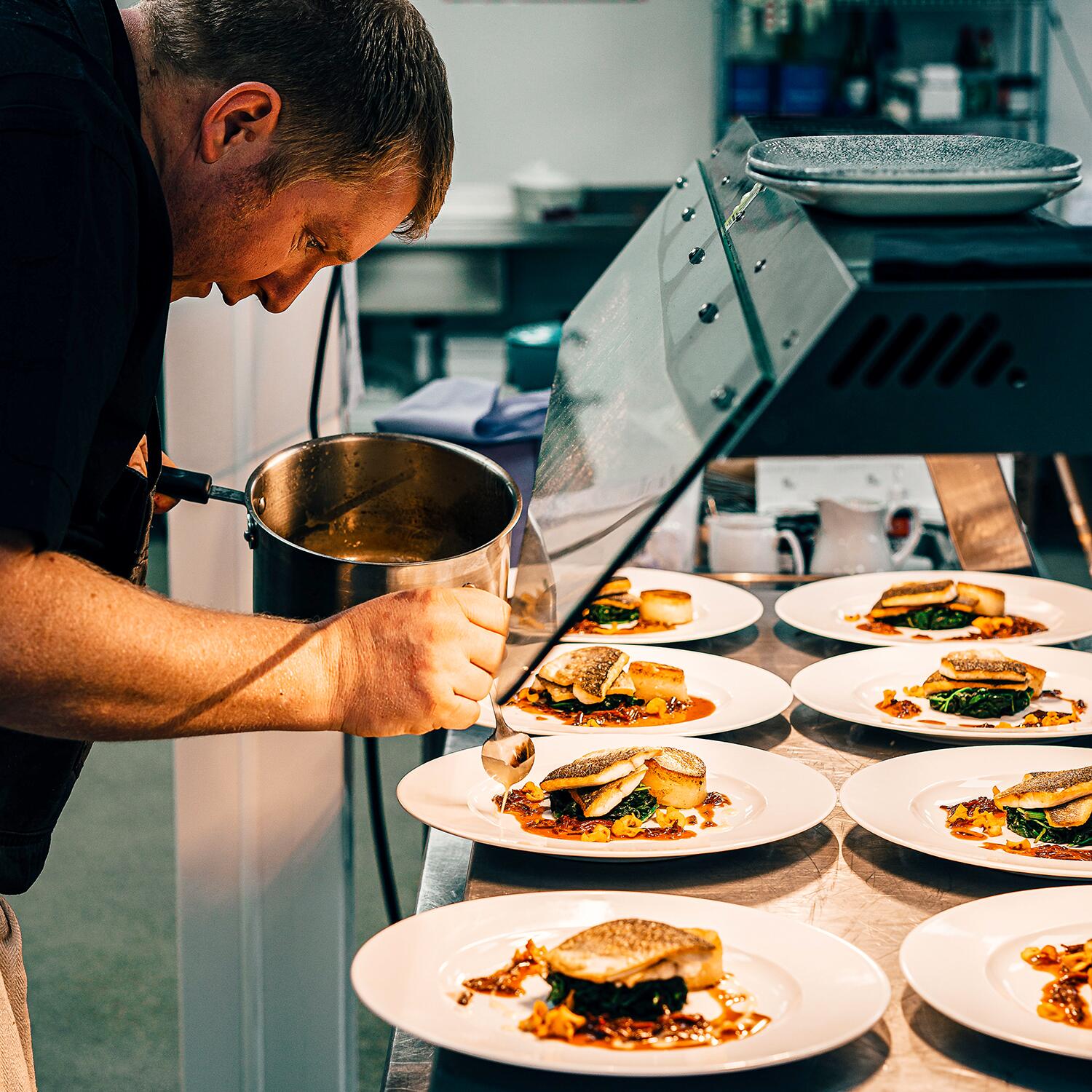 09_RestaurantSafety__NewRulesandRegulations_9.) sebastian-coman-photography-eBmyH7oO5wY-unsplash