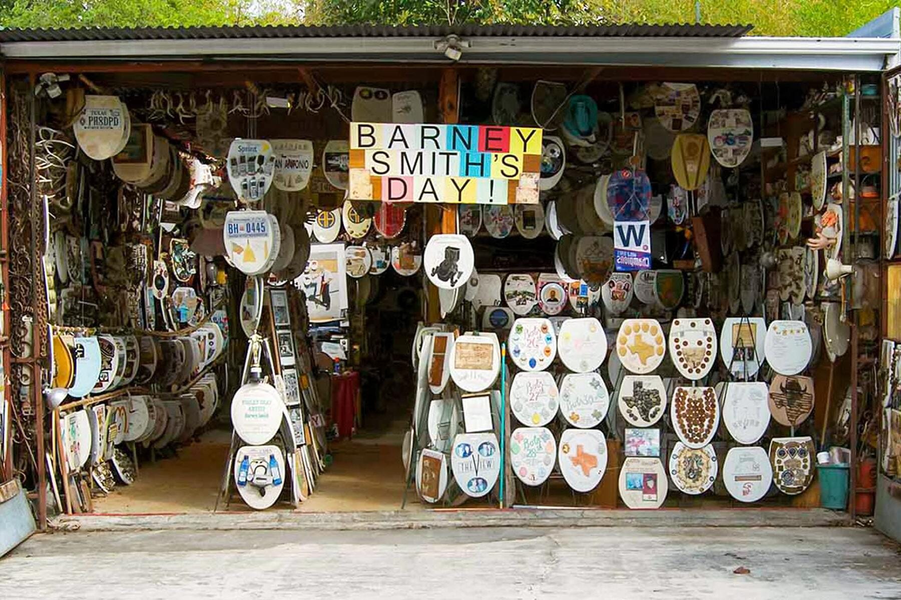 10_BizarreMuseum__ToiletSeatArtMuseum_32077698_1957865934254567_2078960988140339200_o