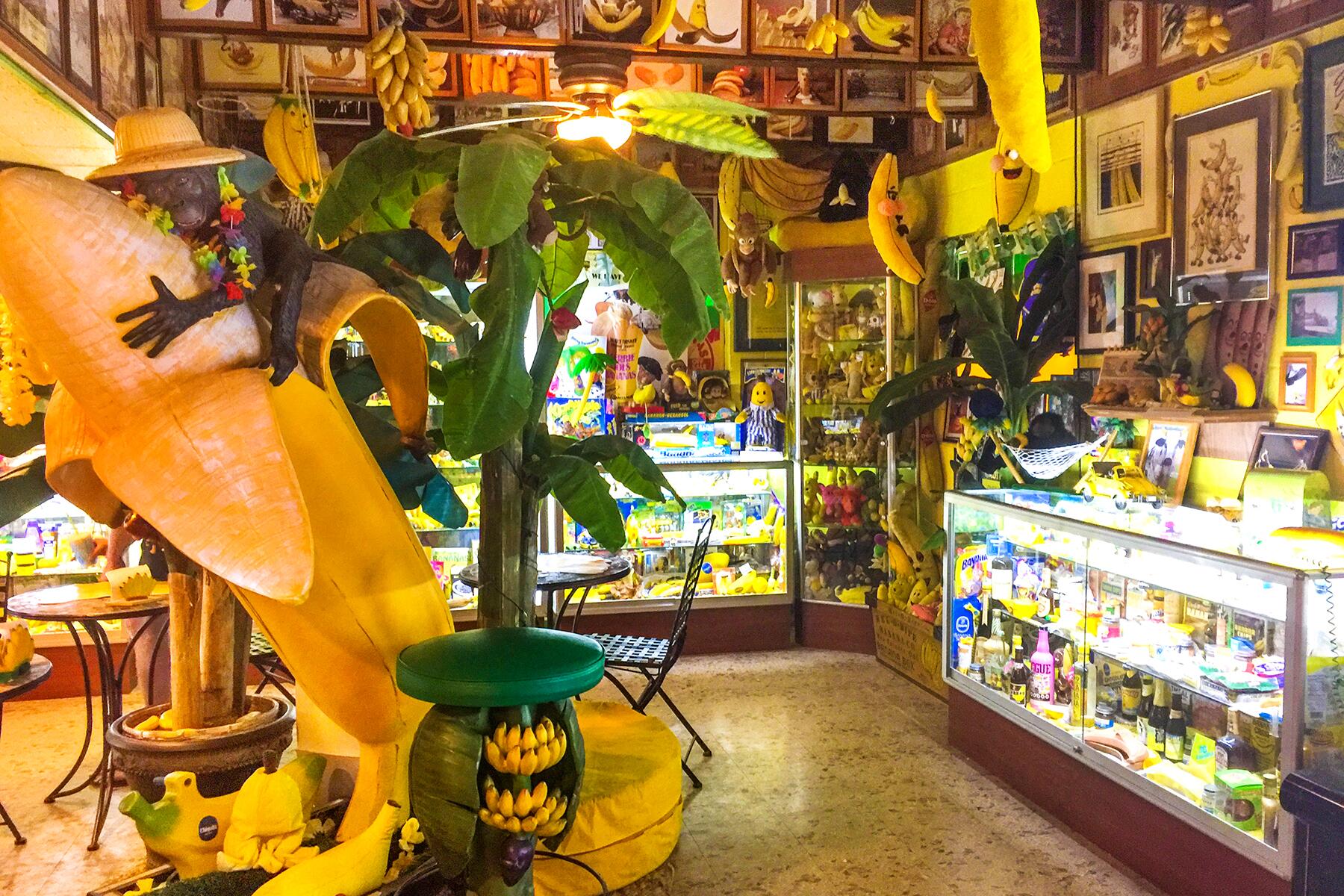12_BizarreMuseum__InternationalBananaMuseum_12.) International_Banana_Museum_(40260472904)