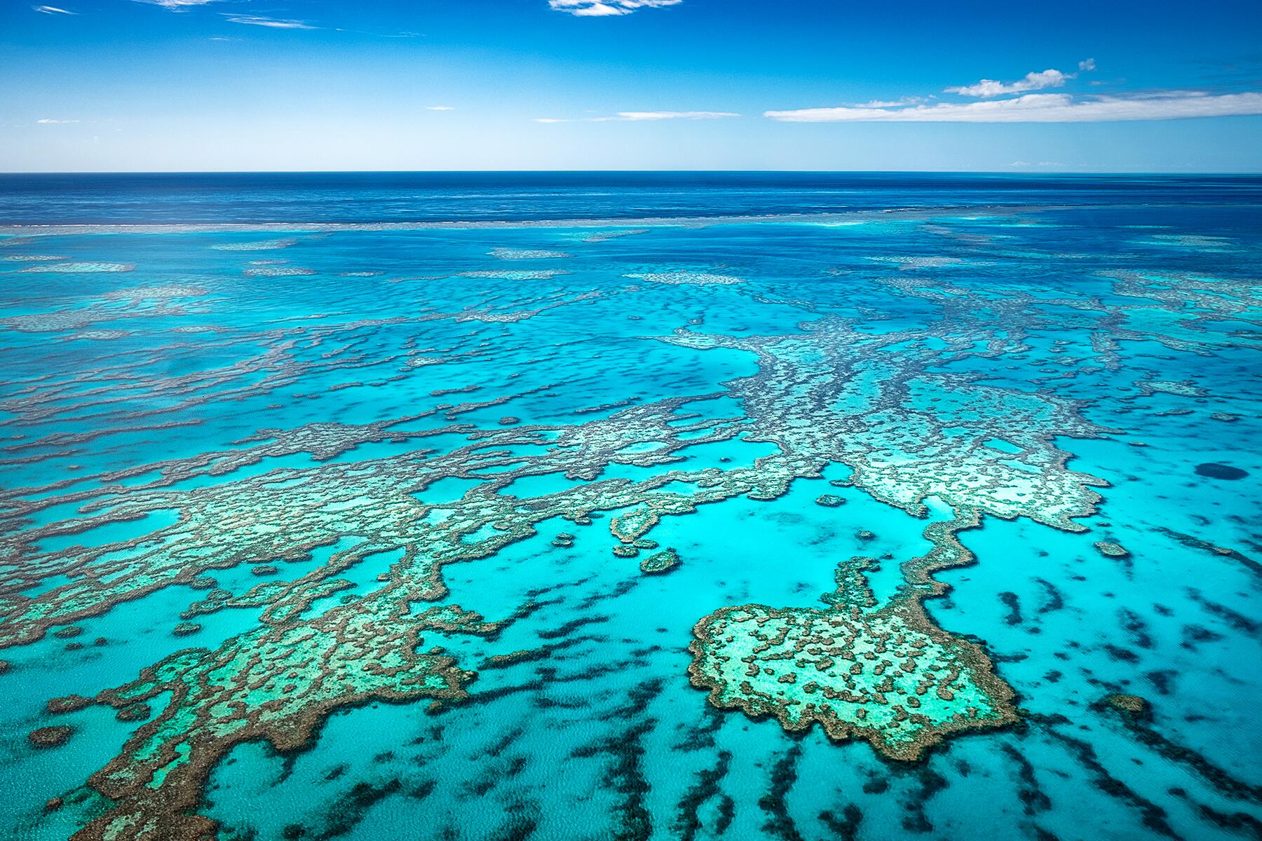 17_MostExtremePlaces__GreatBarrierReef_shutterstock_1158634060