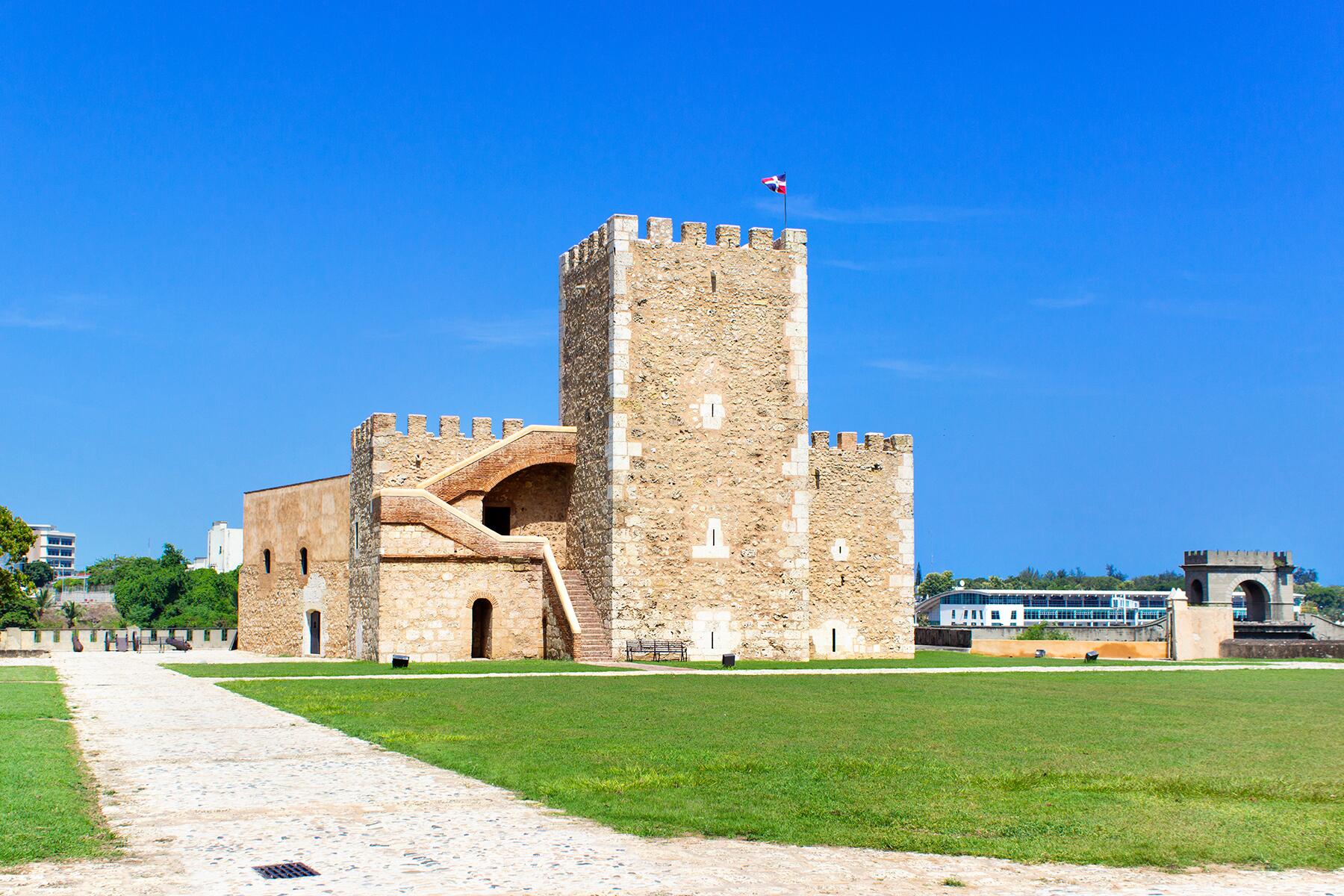 01_OldestManmadeStructure__FortalezaOzama_shutterstock_490523344