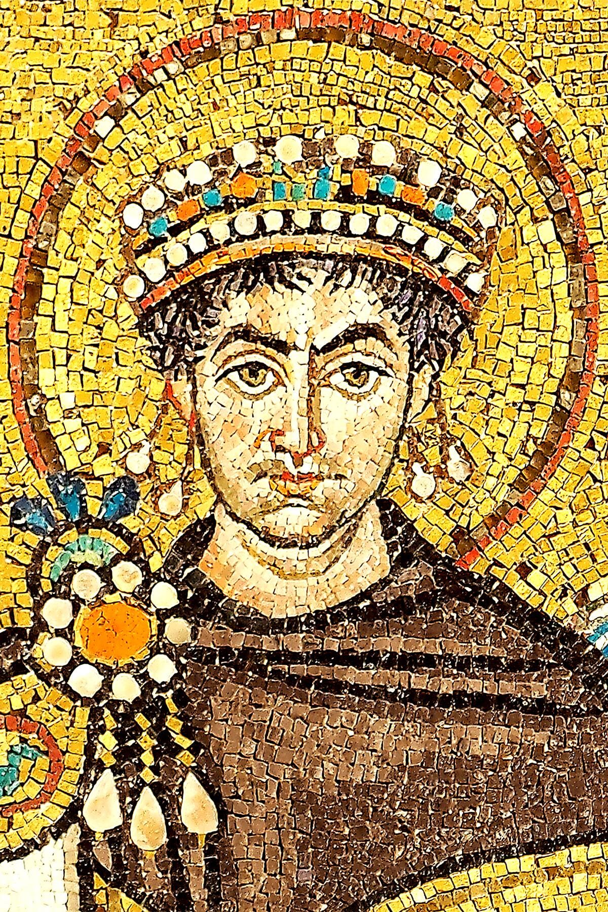 01_PandemicsThroughoutHistory__ThePlagueofJustinian_1.) Mosaic_of_Justinianus_I_-_Basilica_San_Vitale_(Ravenna)