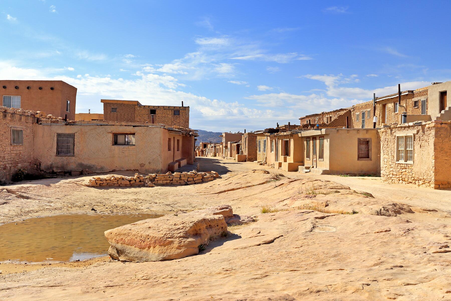 02_OldestManmadeStructure__AcomaPueblo_shutterstock_345899279