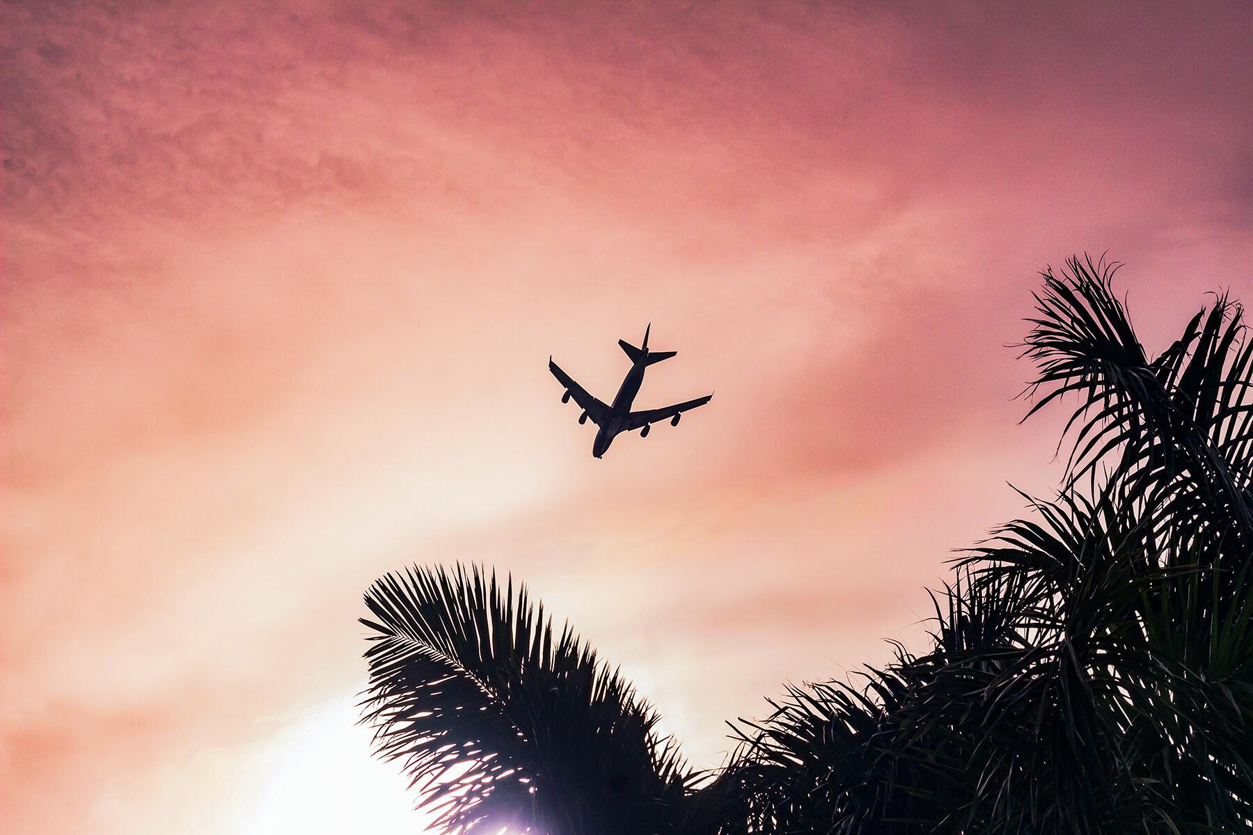 04_CanITravelThisSummer__WillItBeSafeToFly_4 eduardo-velazco-guart-Nukqi6L_5DU-unsplash
