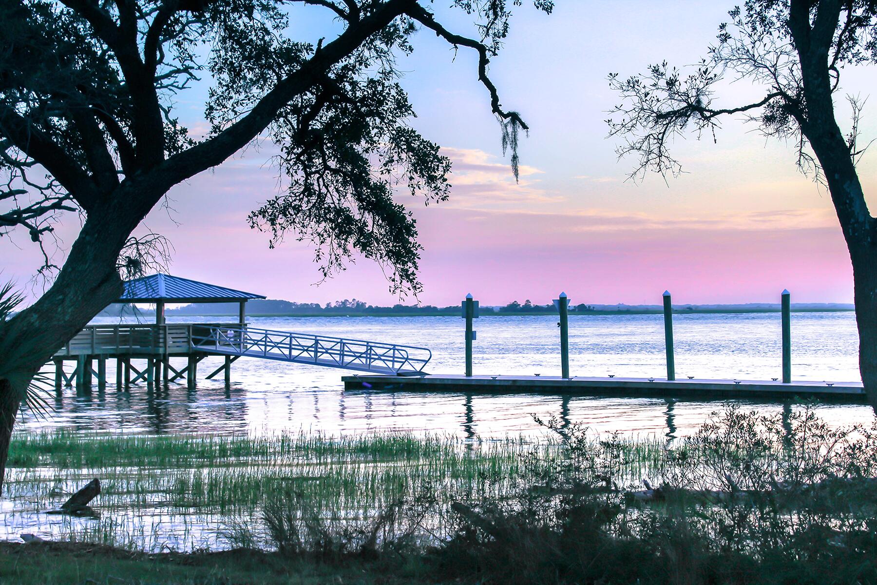 05_UnderatedIsland__DaufuskieIsland_5.) shutterstock_704774596