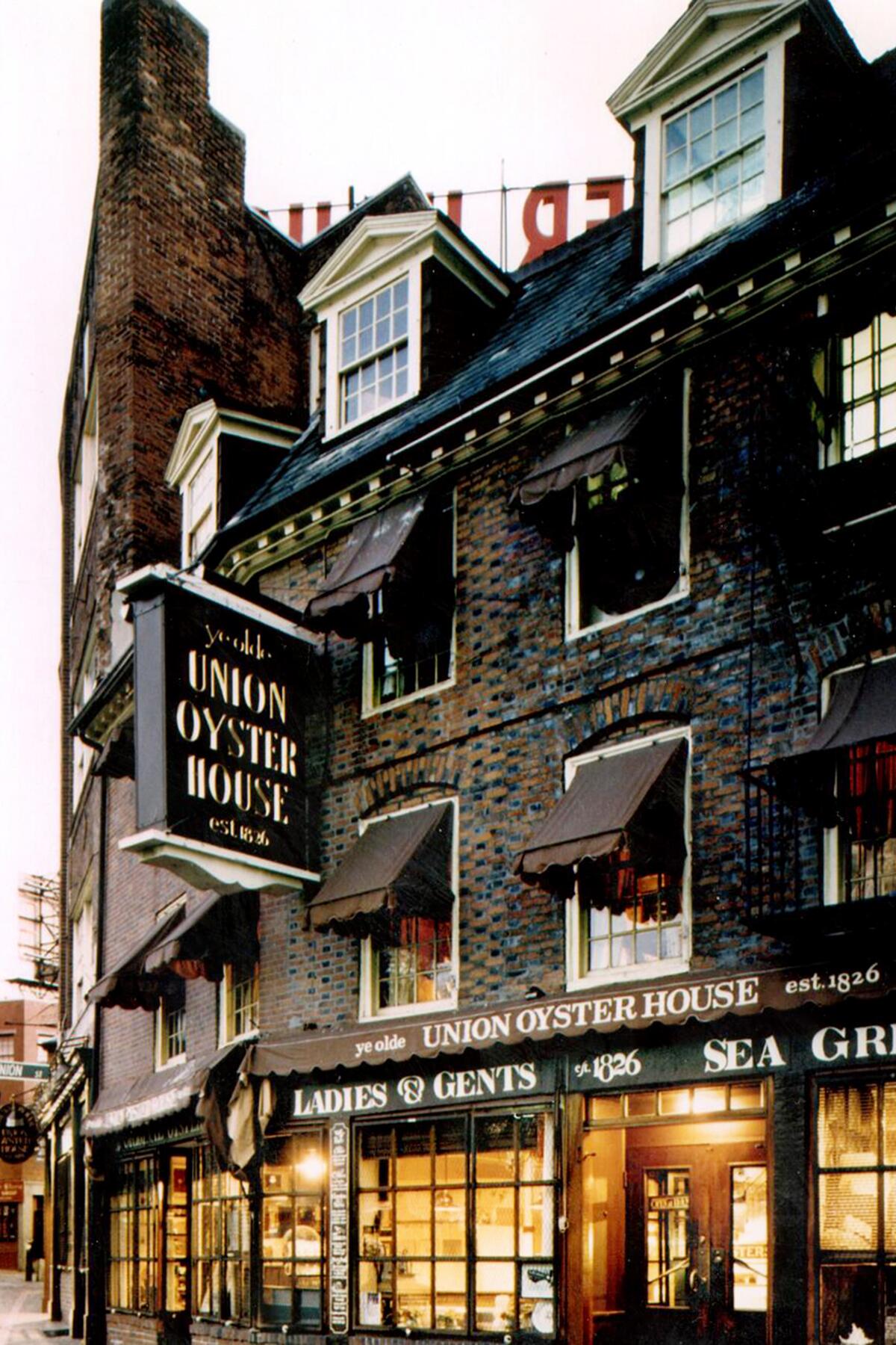 15_OldestRestaurantsintheWorld__ContinuallyOperatedRestaurant_15.) Union Oyster Exterior