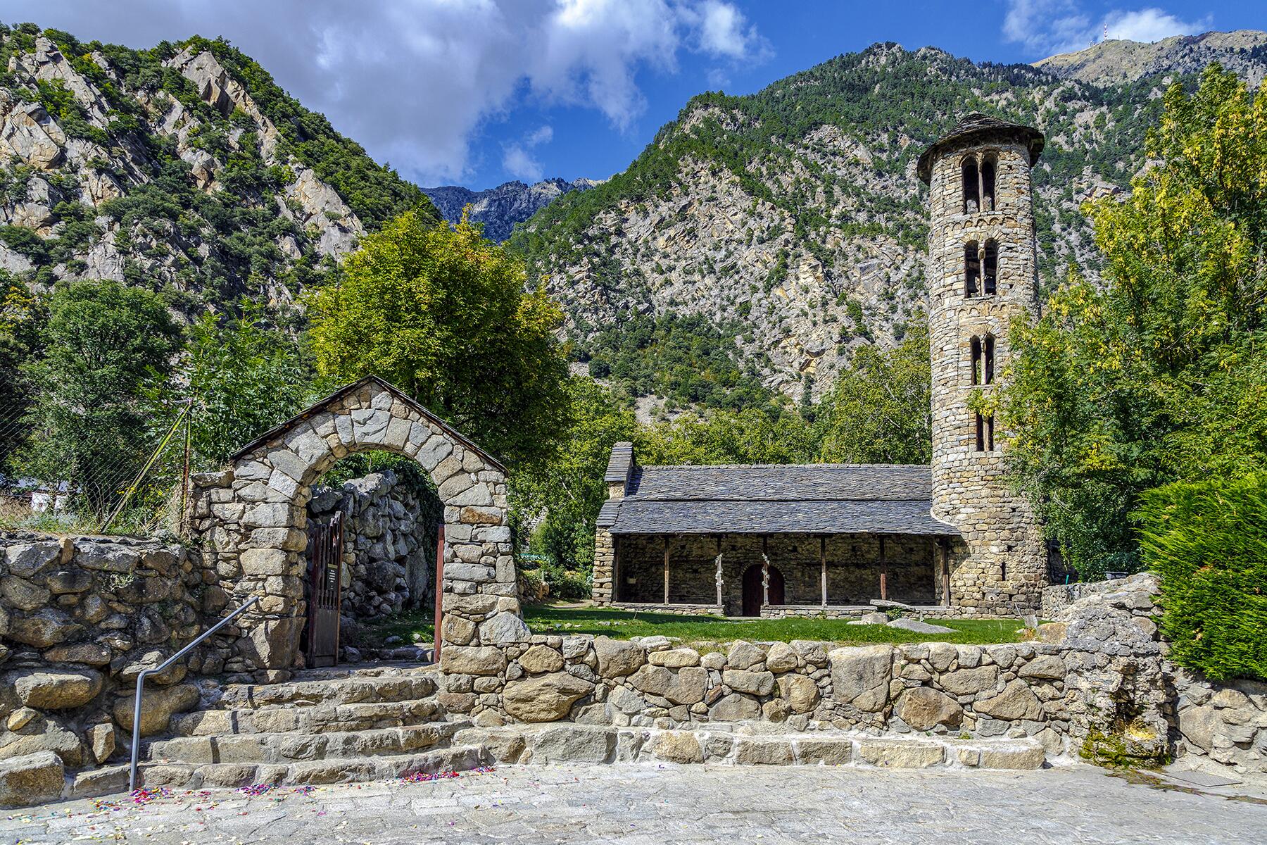01_TentativeUNESCOSites__HistoricEnsembleofSantaColomaAndorra_shutterstock_529768234