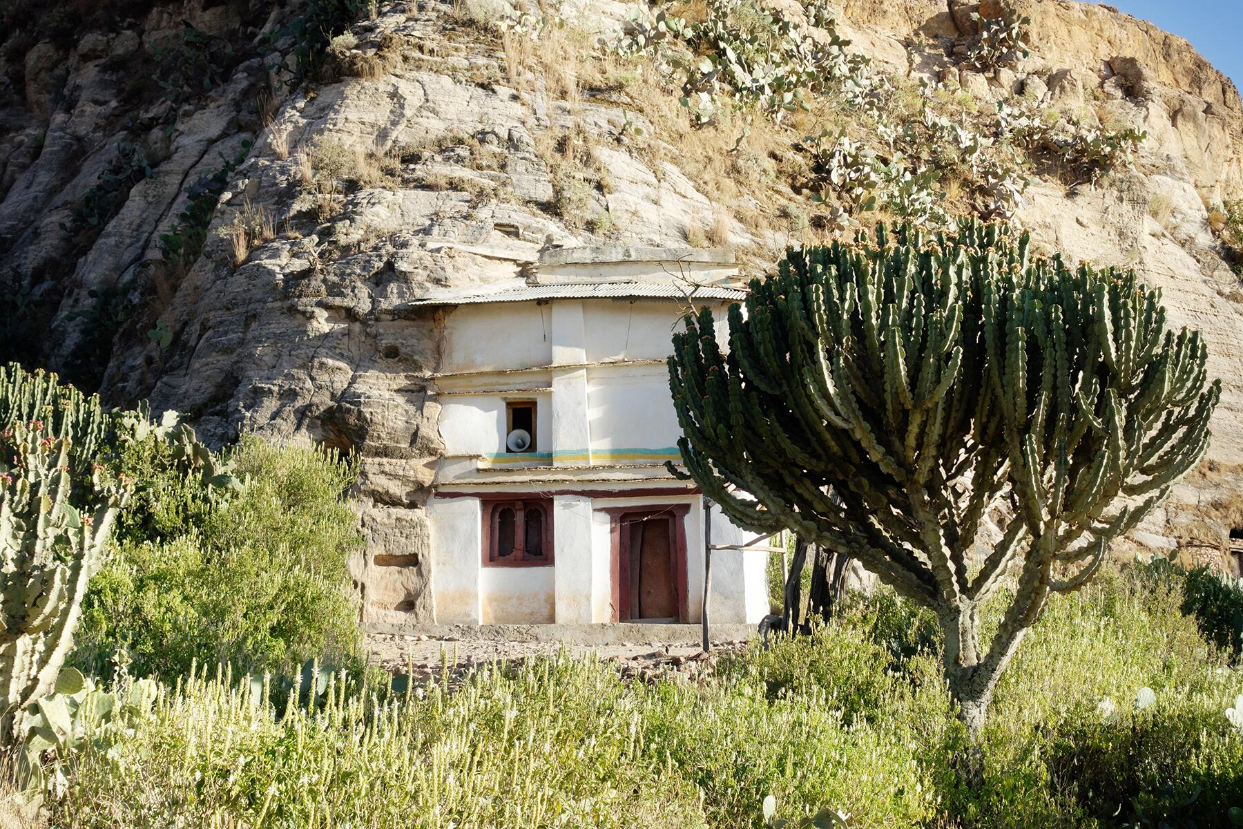 02_EthiopiaCliffChurches__MaryamKorkor_2.) shutterstock_1048133059