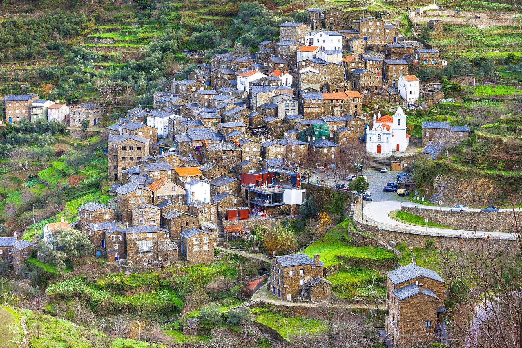 02_ForgottenVillagesPortugal__Piodao_2.) iStock-623530504