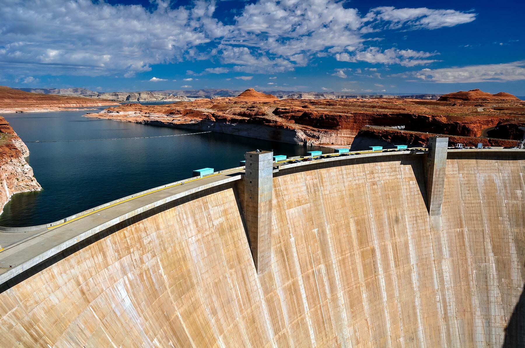 02_PlacesthatDefyGravity__HooverDam_shutterstock_61844881