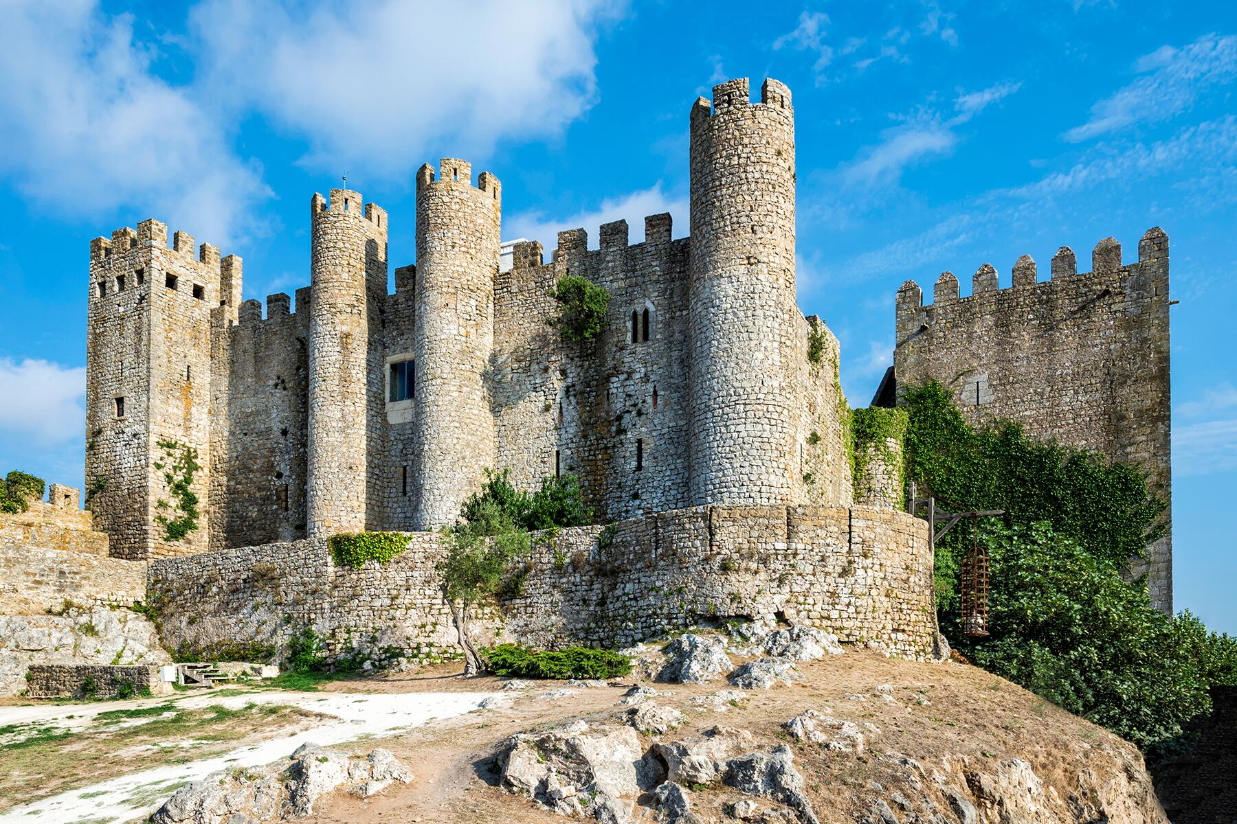 02_PortugalCastles__CasteloDeÓbidos_shutterstock_1603407175
