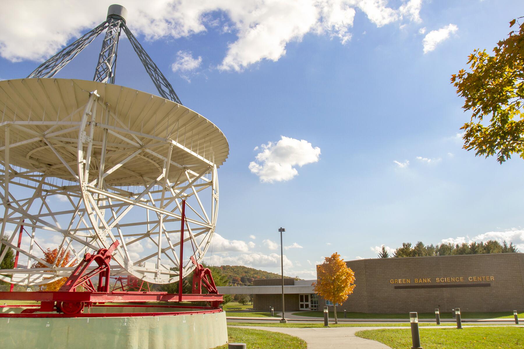 03_HiddenGemsofState__GreenbankScienceCenter_shutterstock_525423217
