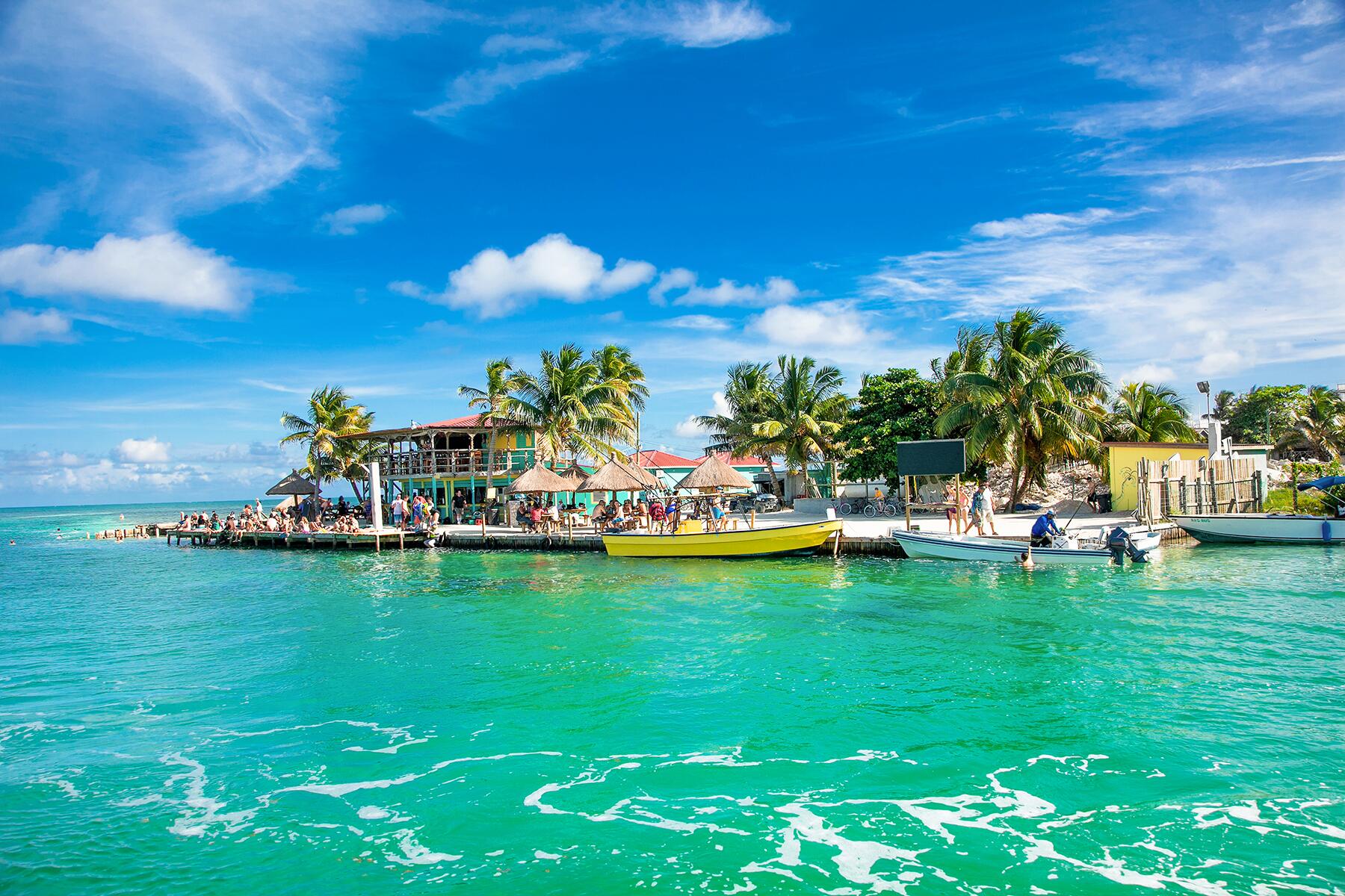 04_CountriesAmericanscanTravel__Belize_shutterstock_565615033