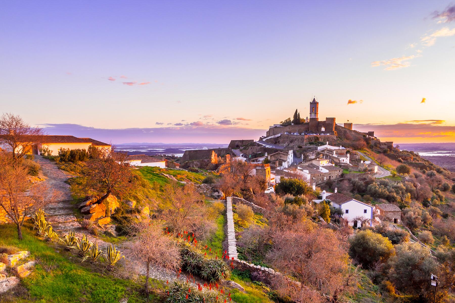 05_ForgottenVillagesPortugal__Monsaraz_5.) shutterstock_1017661579