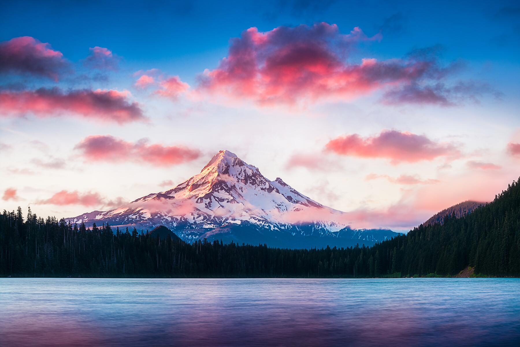 05_USVolcanoesRanked__MountHood_5.) shutterstock_1279362727