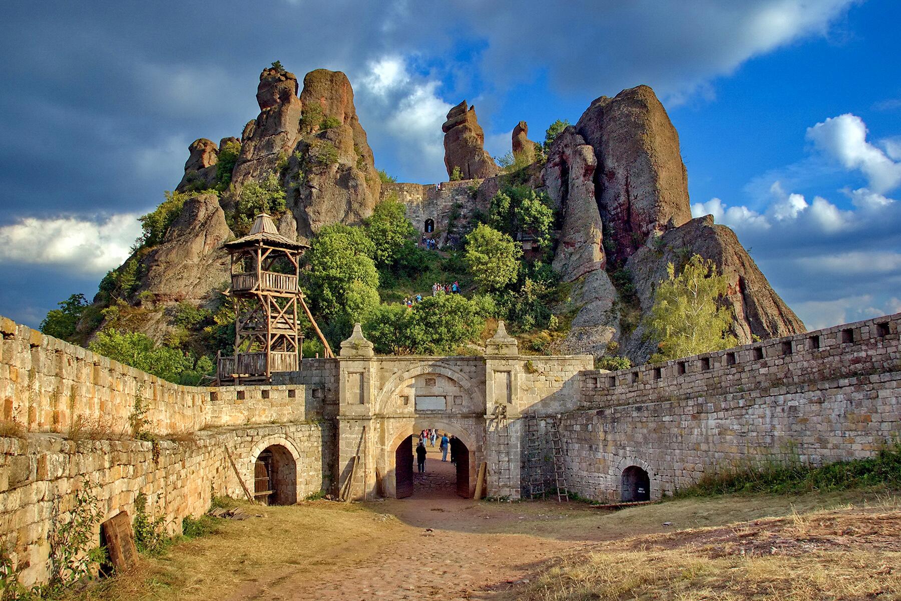 06_TentativeUNESCOSites__RocksOfBelogradchikBulgaria_shutterstock_112558628