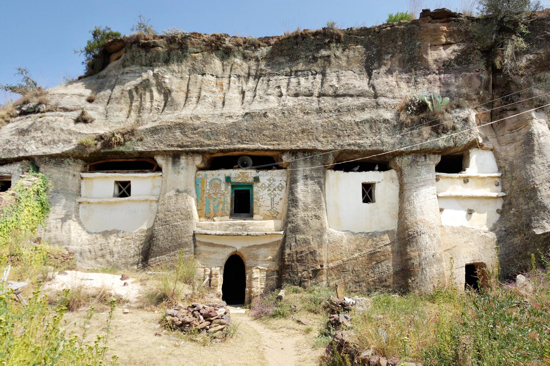 08_EthiopiaCliffChurches__MedhaneAlemKesho_8.) 37714182206_aee7013fea_o