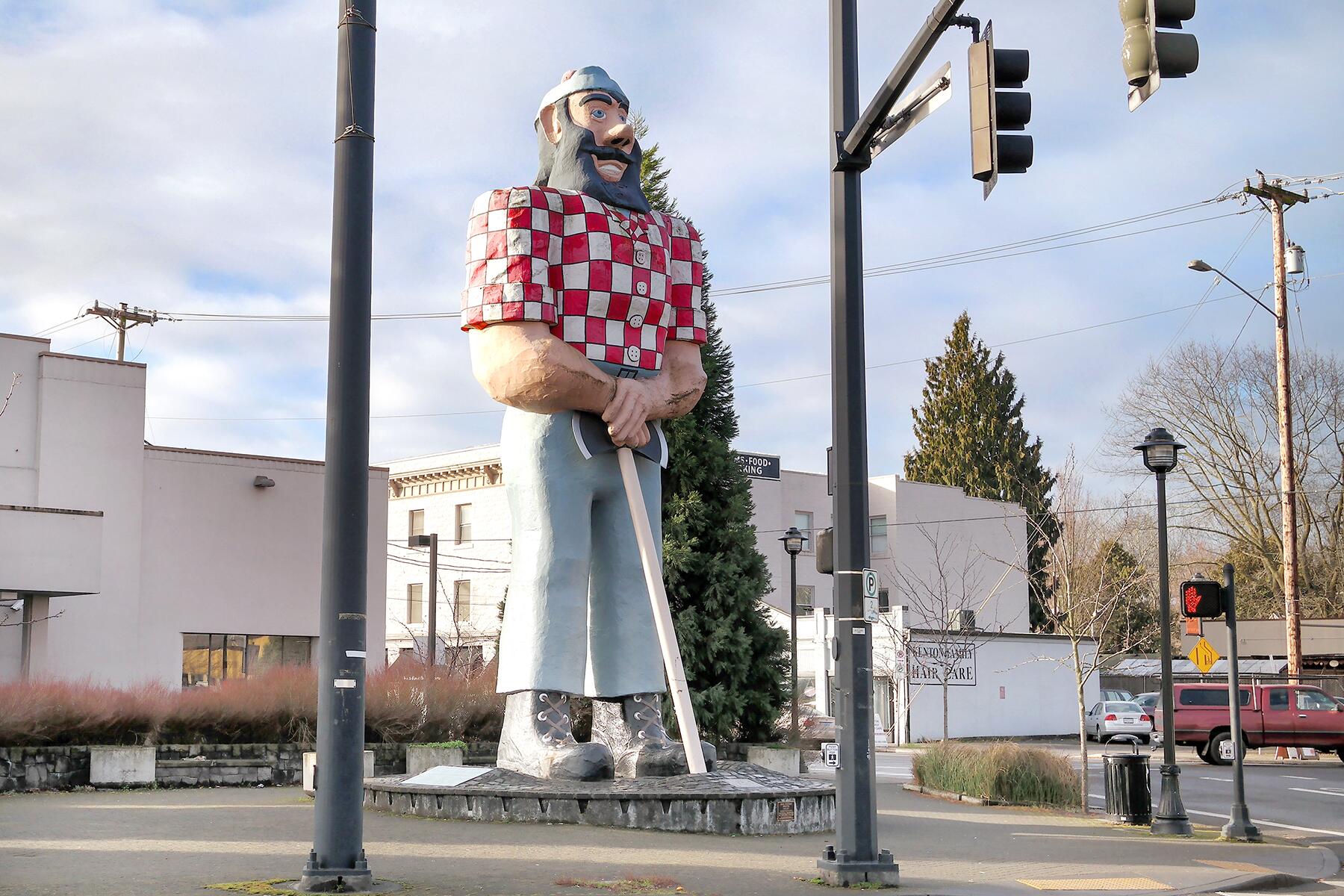 08_OffbeatAttractionsOregon__PaulBunyanStatue_8 Paul_Bunyan_Statue_(Kenton_Commercial_Historic_District)-Wikimedia