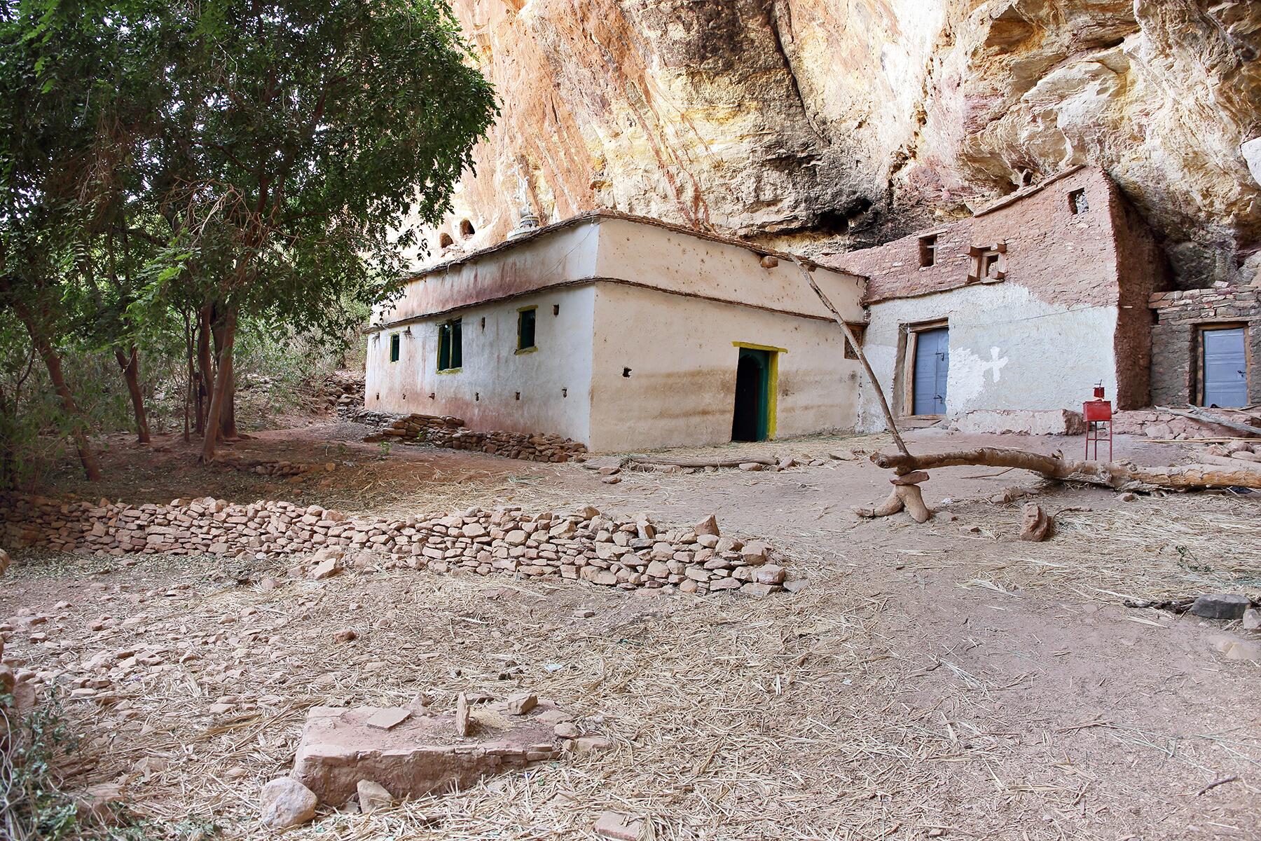 09_EthiopiaCliffChurches__MaryamPapaseit_9.) shutterstock_1050557078