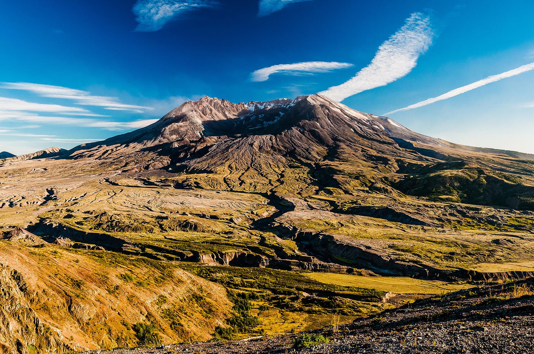 09_USVolcanoesRanked__MountSt.Helens_9.) shutterstock_155774540