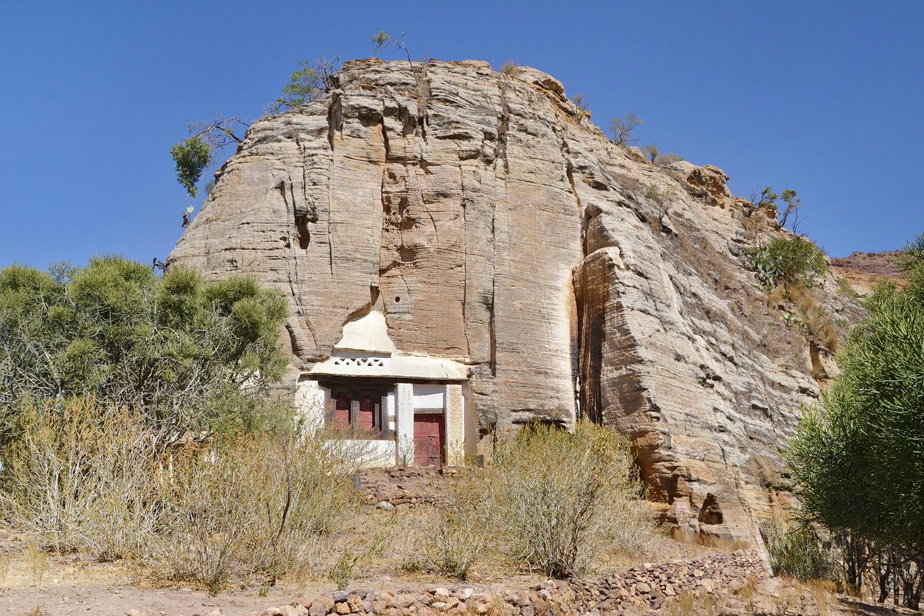 10_EthiopiaCliffChurches__AbuneGebreMikael_10.) 17336334992_3505996bed_o