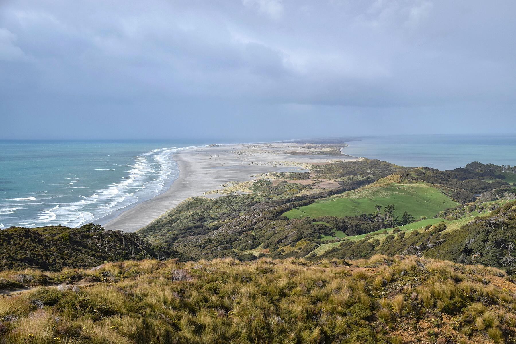 12_TentativeUNESCOSites__FarewellSpitNewZealand_shutterstock_413323798