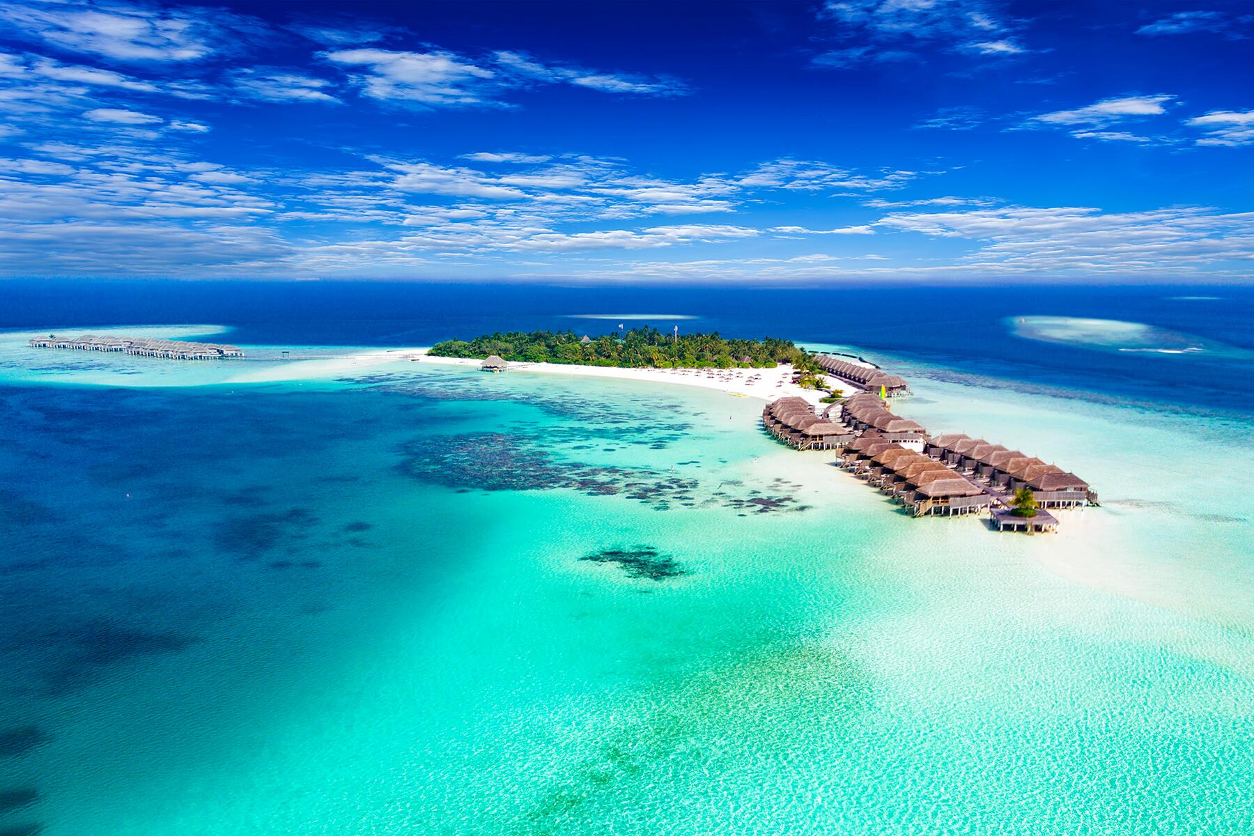 13_CountriesOpenToAmericans__Maldives_shutterstock_581365357