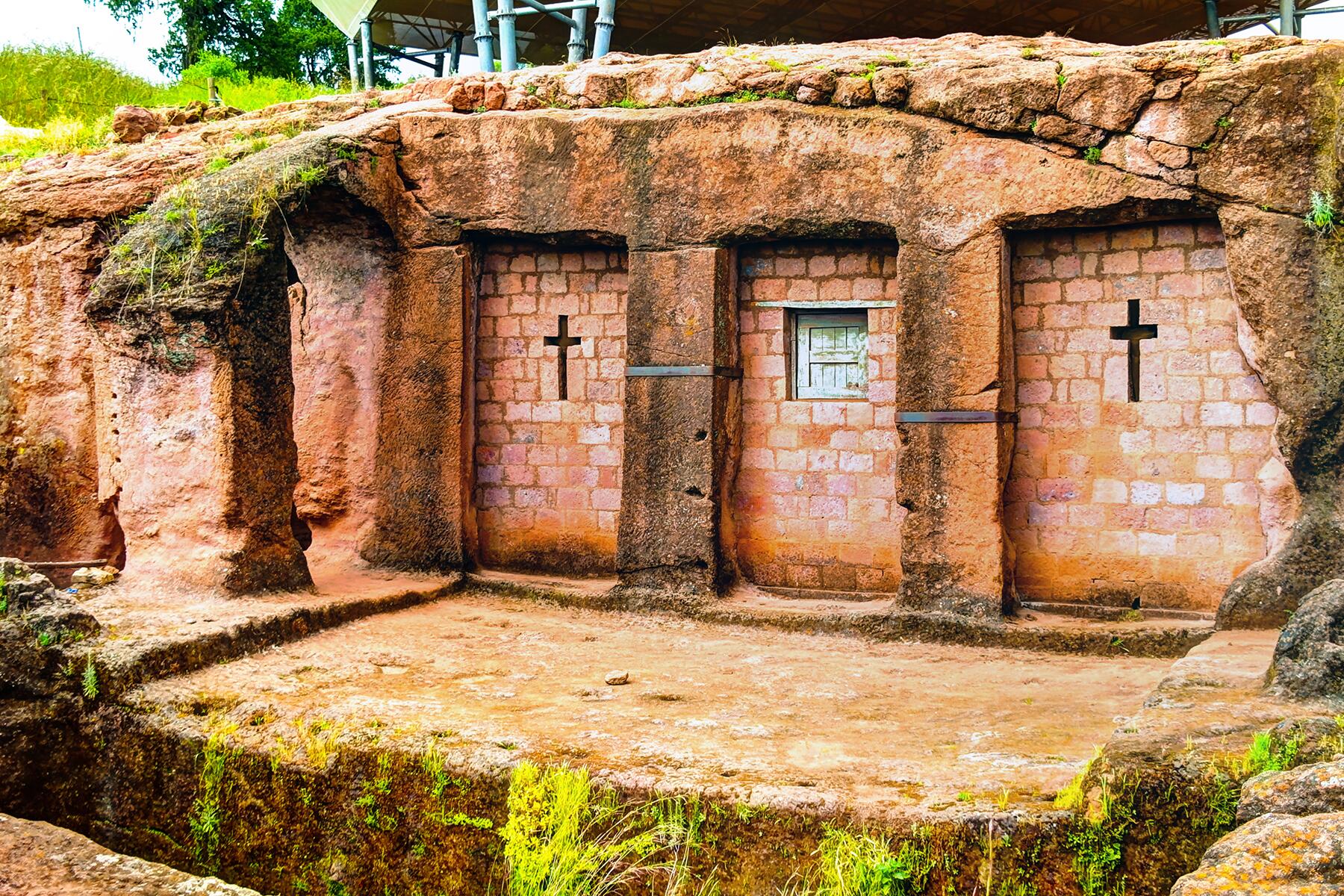 14_EthiopiaCliffChurches__BeteQeddesMercoreus_14.) dreamstime_xxl_92746585