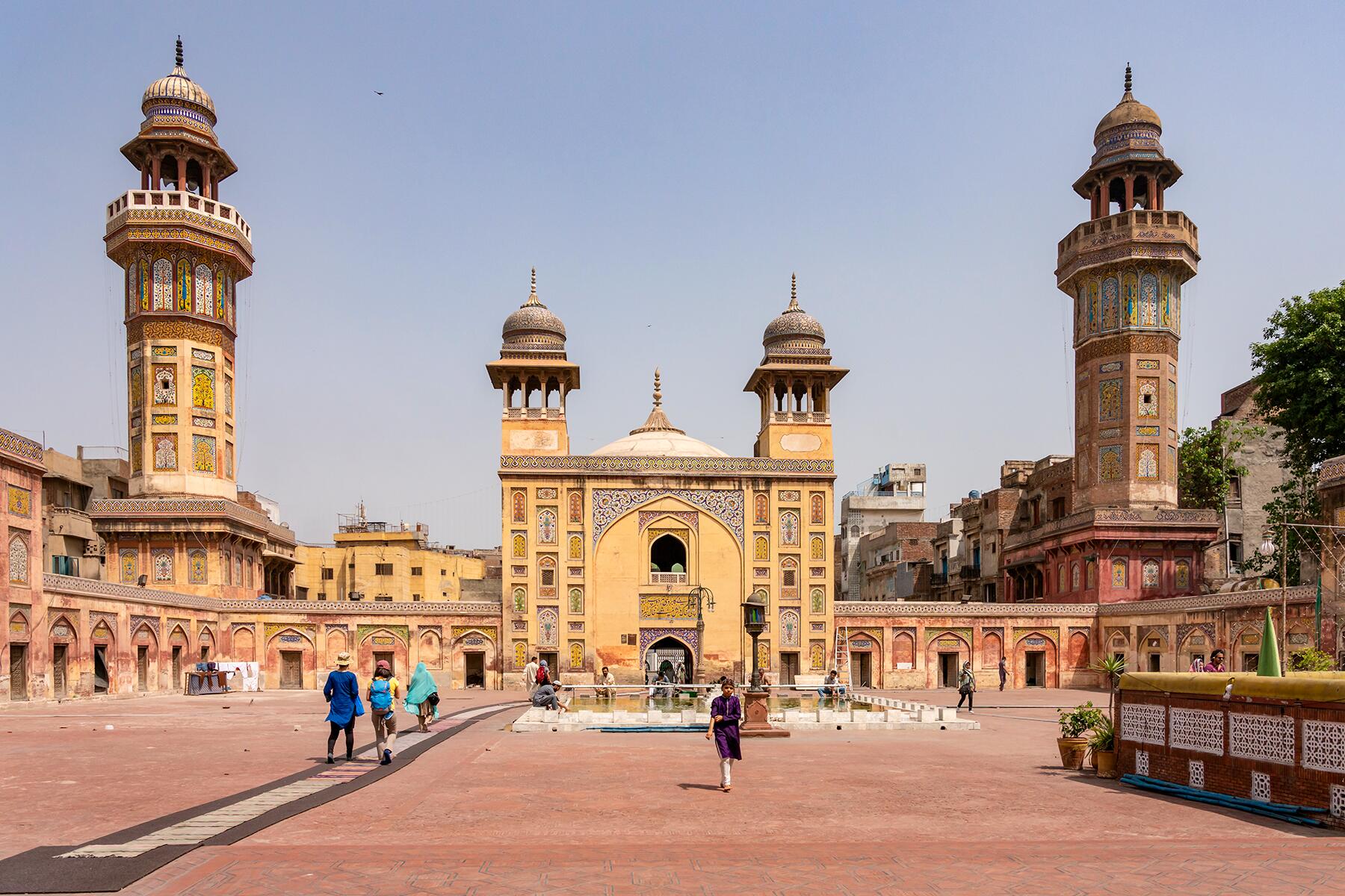 17_TentativeUNESCOSites__MasjidWazirKhanLahorePakistan_shutterstock_1090068095